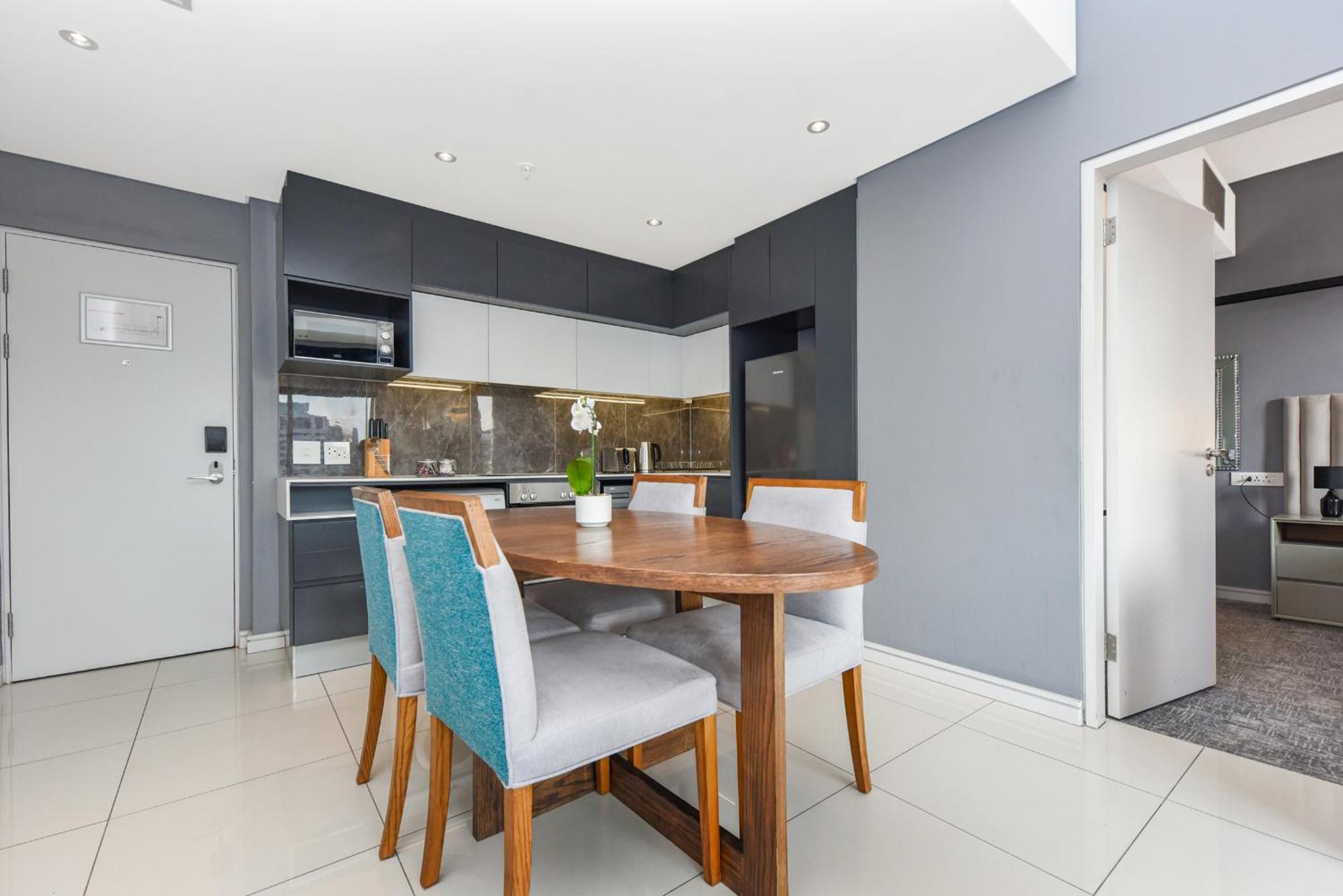 Modern Apartment in 5 Star hotel, Backup Power and Water