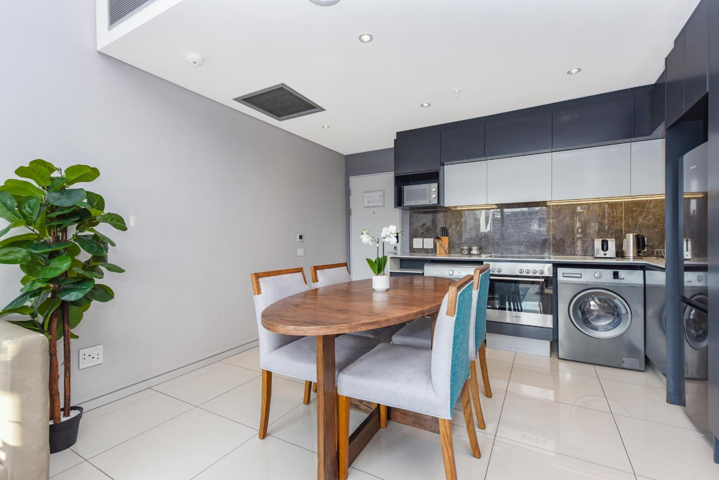 Modern Apartment in 5 Star hotel, Backup Power and Water