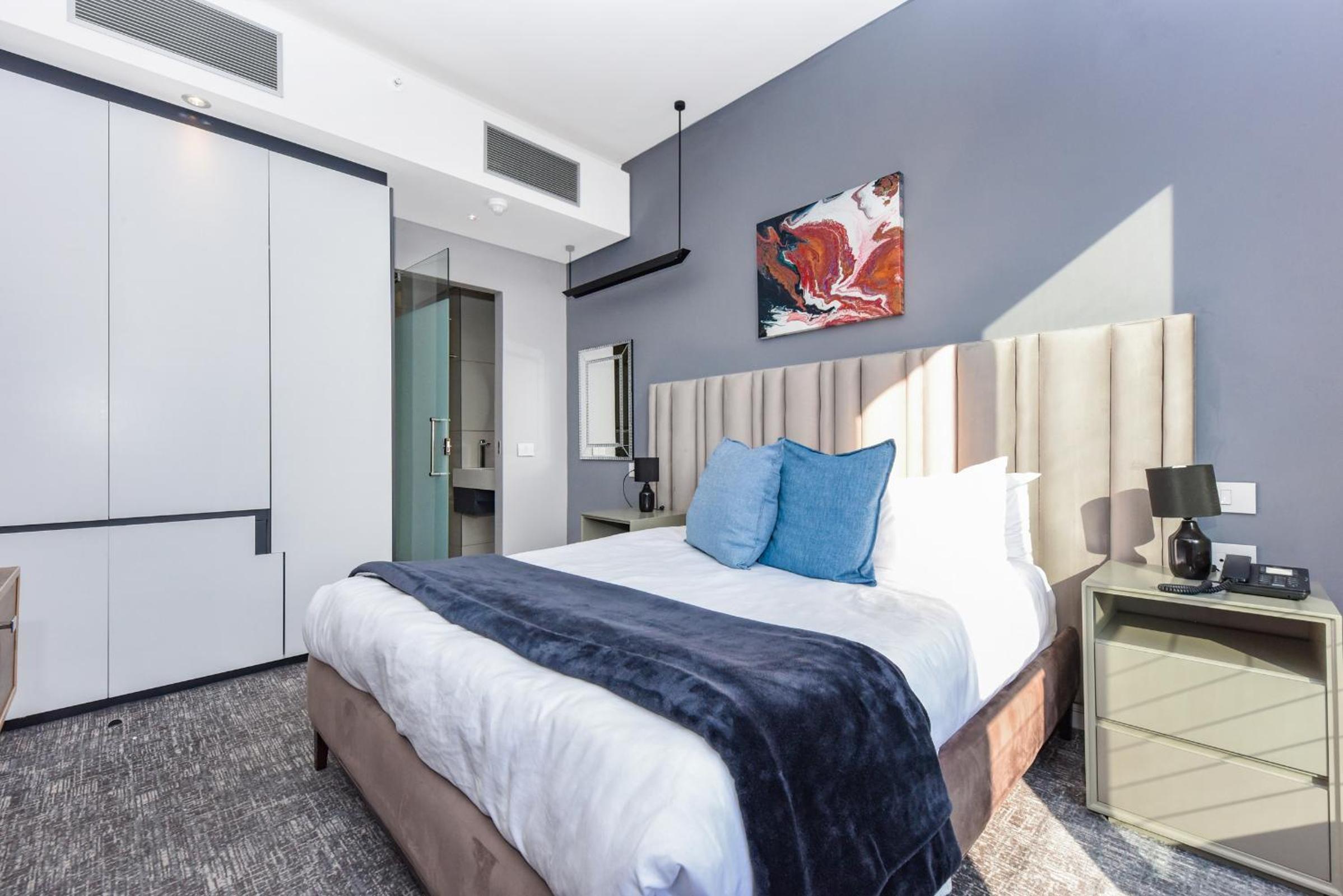Modern Apartment in 5 Star hotel, Backup Power and Water