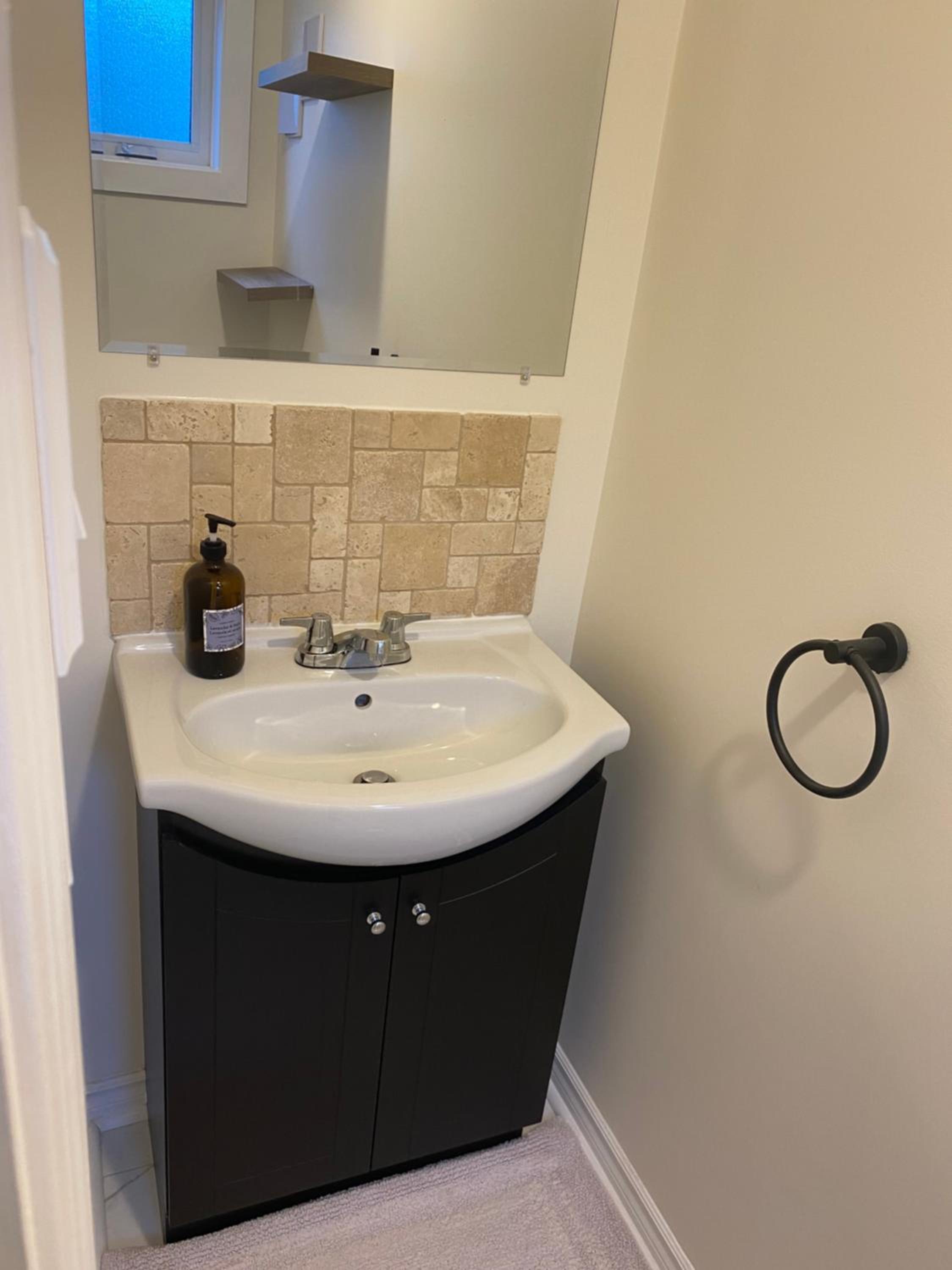 Affordable 4 Bedroom Home Near Hwy401