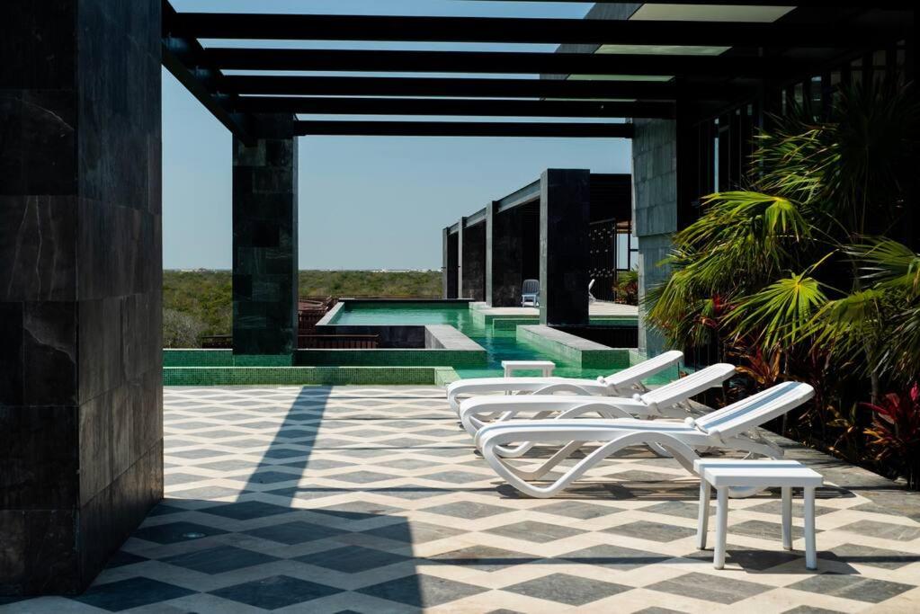 Seascape apartment near the beach with a sea-view rooftop and infinity pool