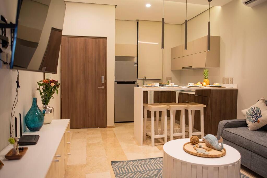 Seascape apartment near the beach with a sea-view rooftop and infinity pool