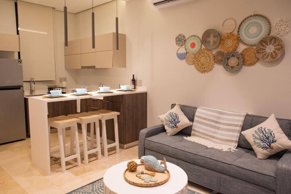 Seascape apartment near the beach with a sea-view rooftop and infinity pool