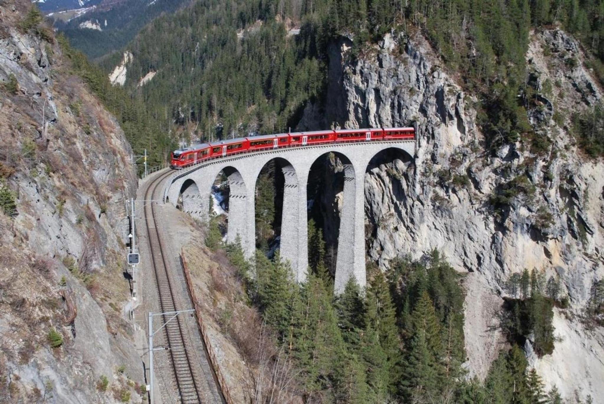 Blick Auf Herrliche Bergwelt