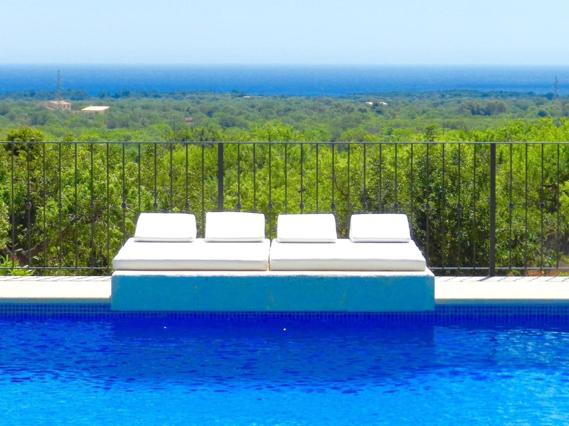 Majestätische Finca mit Pool in S'horta