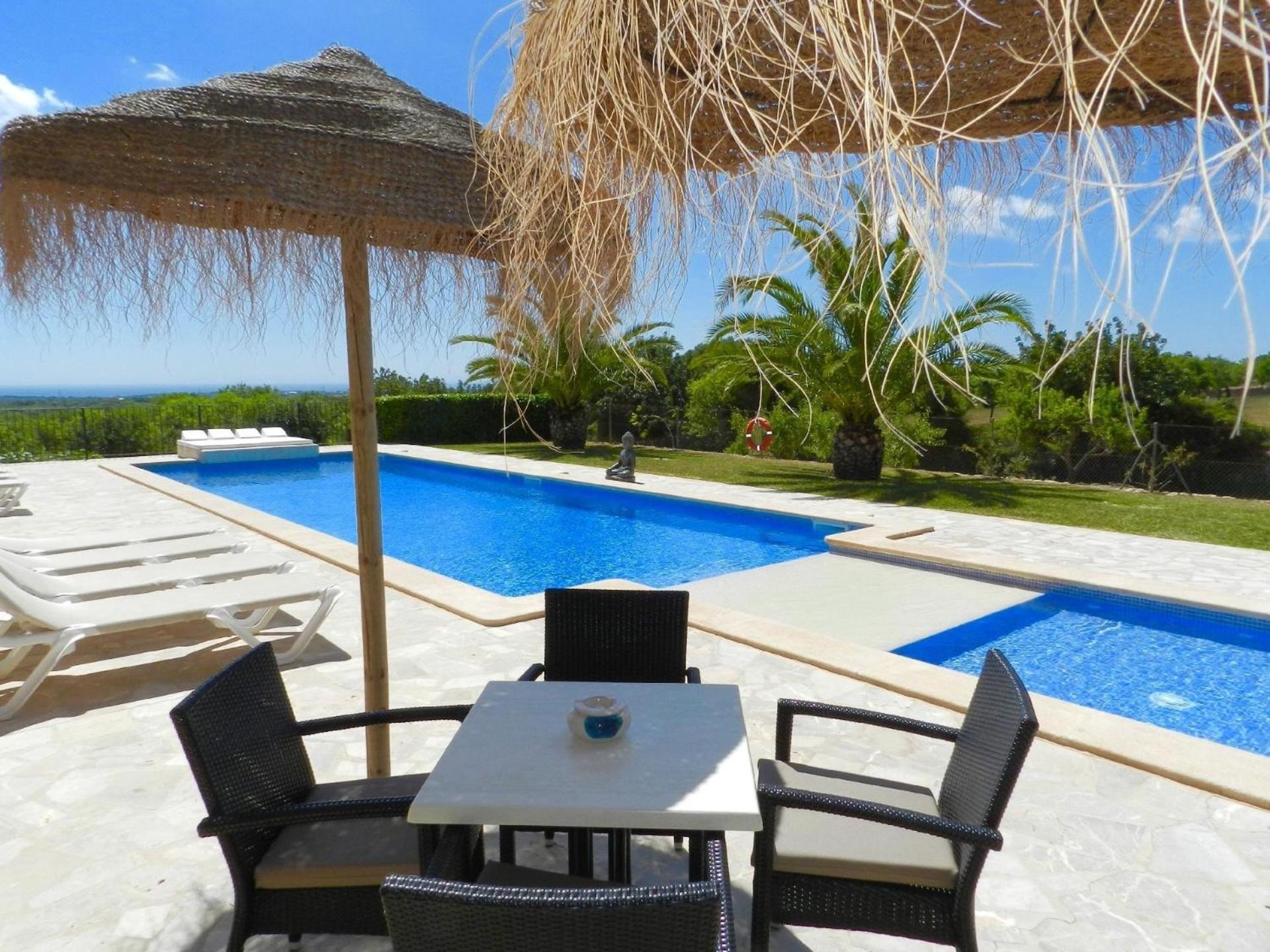 Majestätische Finca mit Pool in S'horta