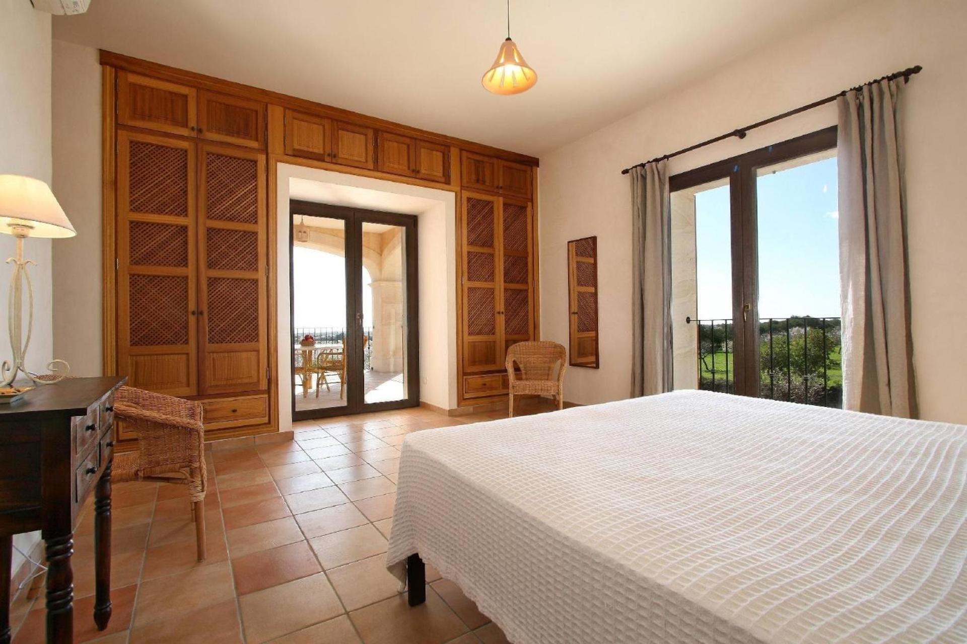 Majestätische Finca mit Pool in S'horta