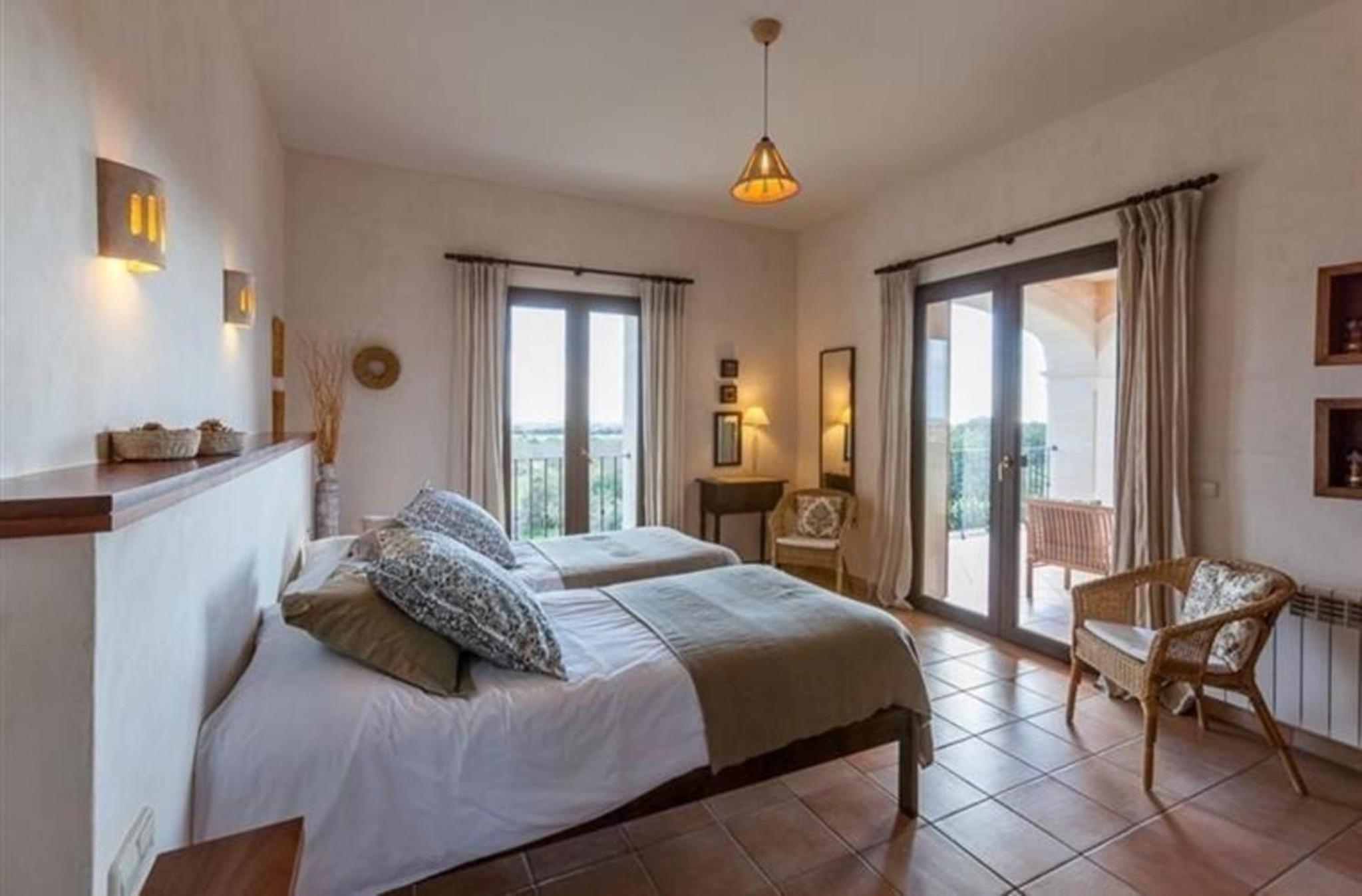 Majestätische Finca mit Pool in S'horta