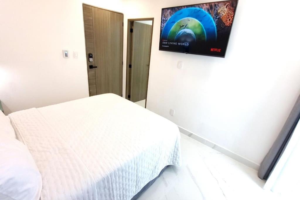 Recien remodelado estudio en la playa, piscina, gimnasio, spa 4D