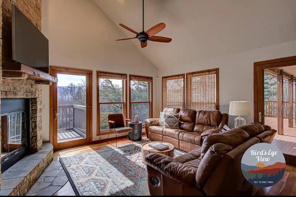 Views, Hot tub, Game Rm, arcade, 3 resort Pools, Pickleball Court, golf course view 4