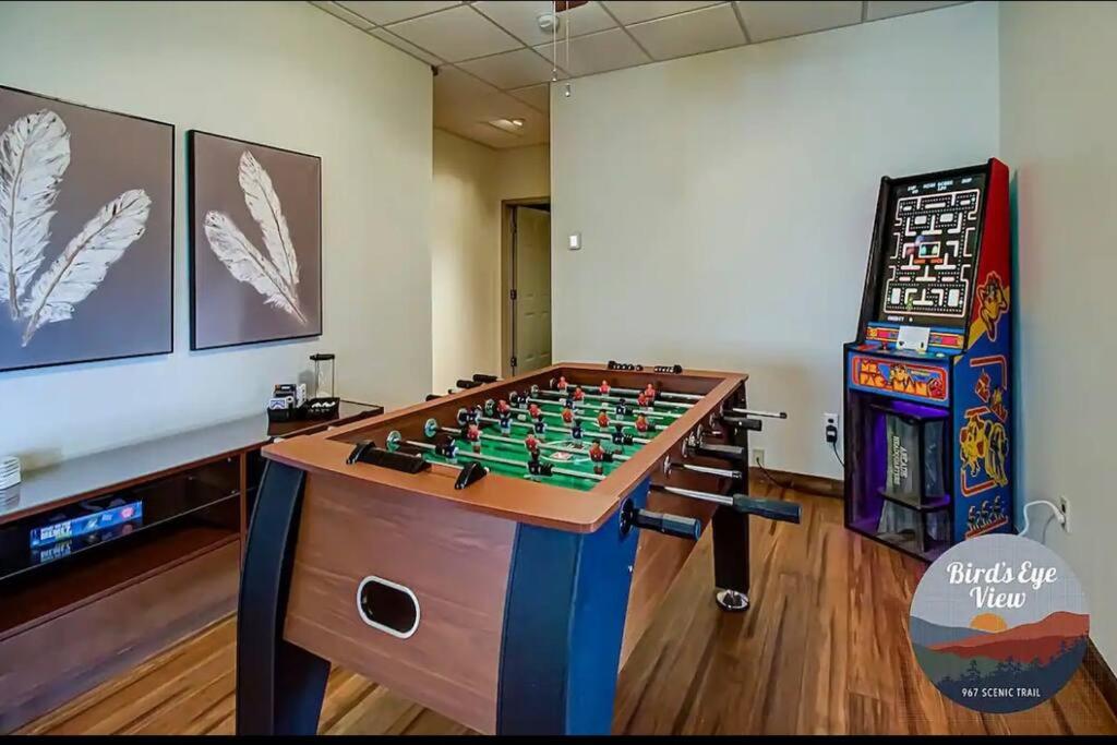 Views, Hot tub, Game Rm, arcade, 3 resort Pools, Pickleball Court, golf course view 5