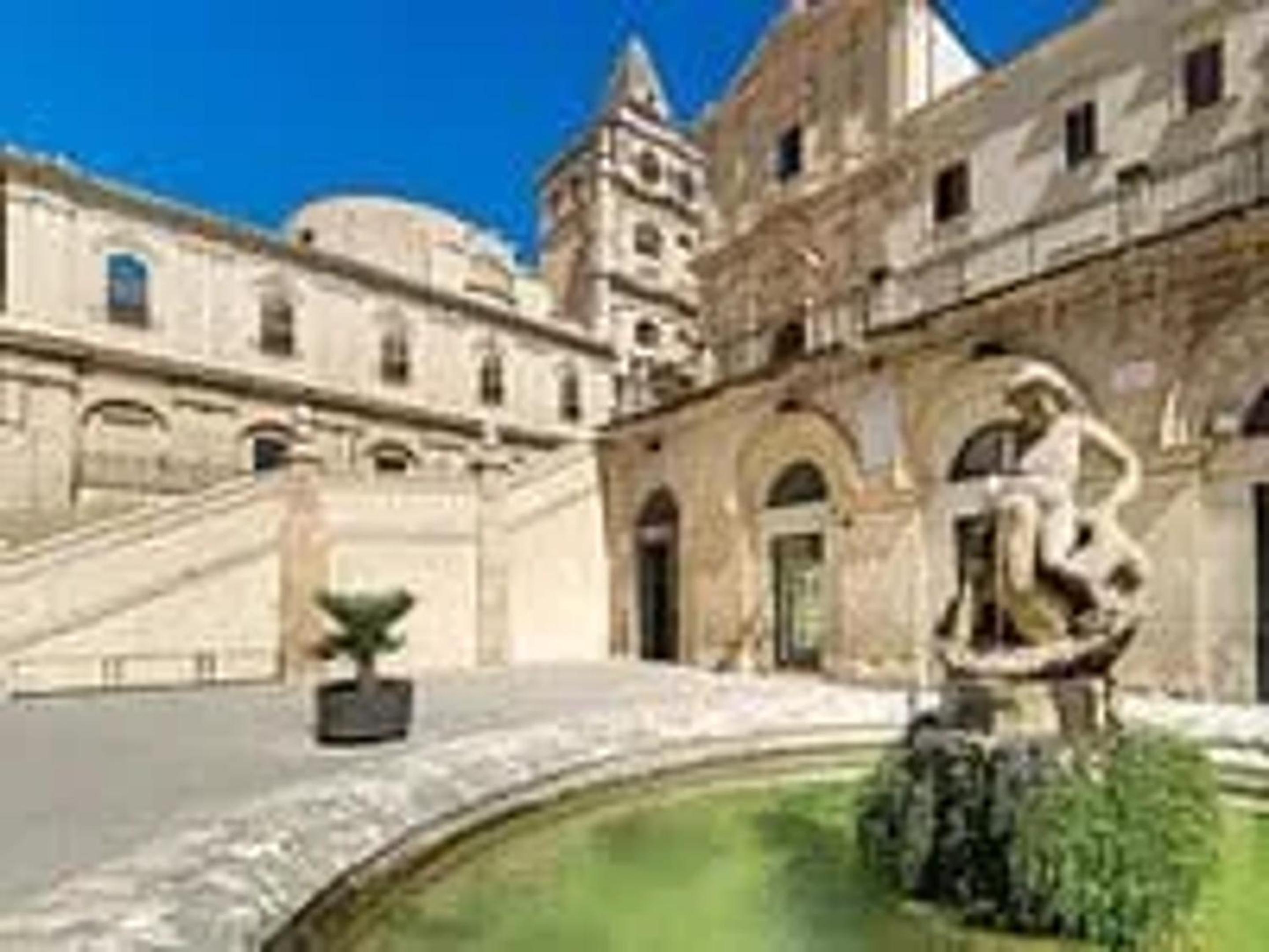 Charming House in Noto + Jacuzzi view 2