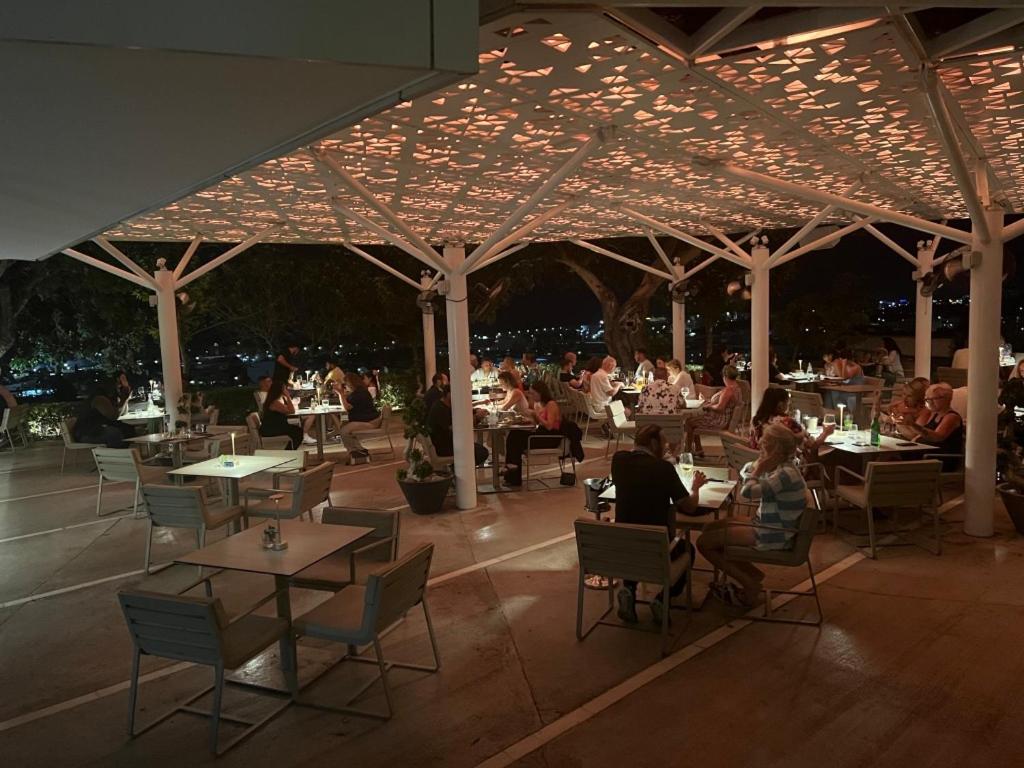 Faros Beach Seabreeze 1B, Pool, Seaside, Paphos