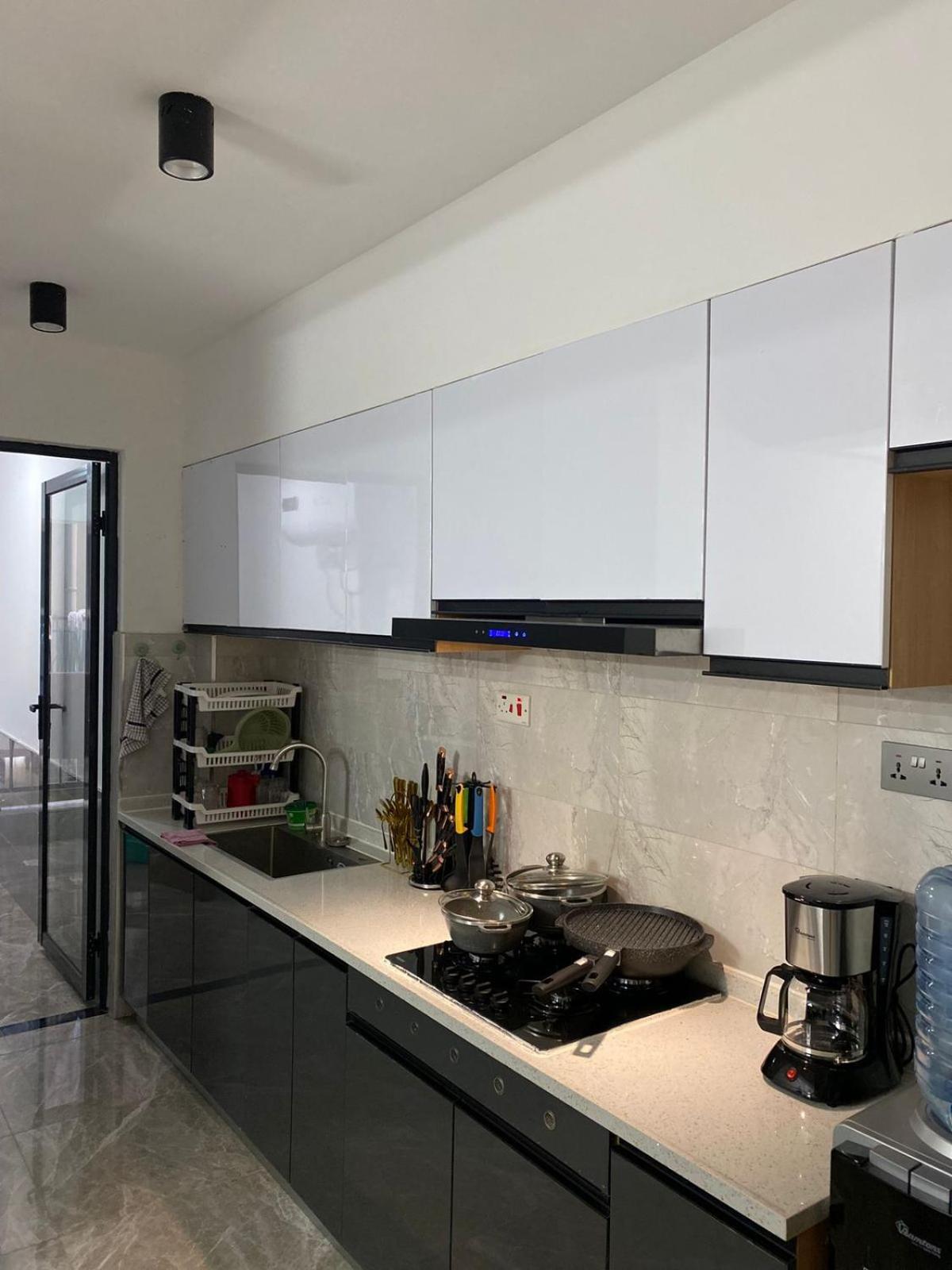 Modern 2 bedroom in the heart of kilimani view 5