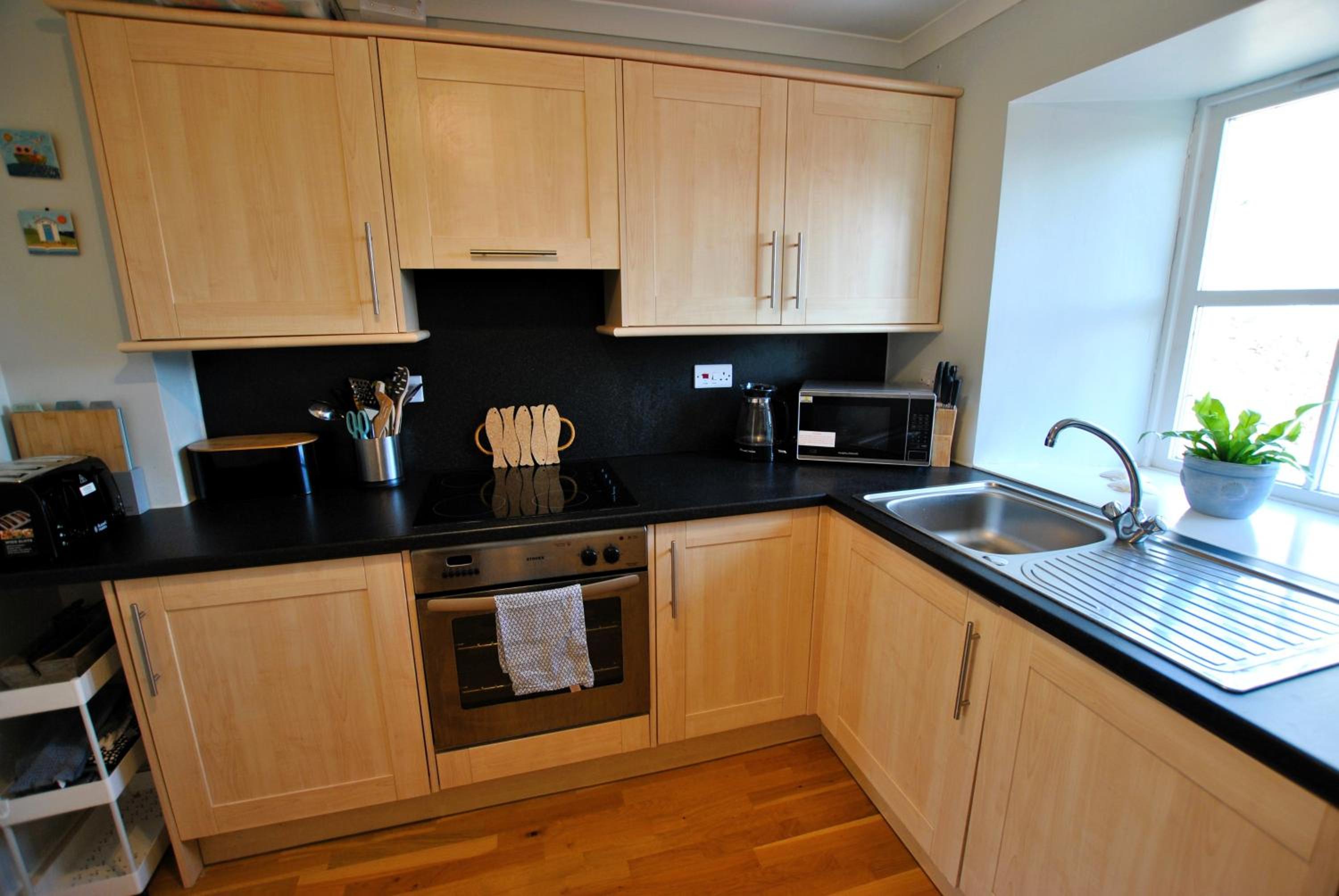 Coorie Cottage- stylish townhouse Anstruther view 4
