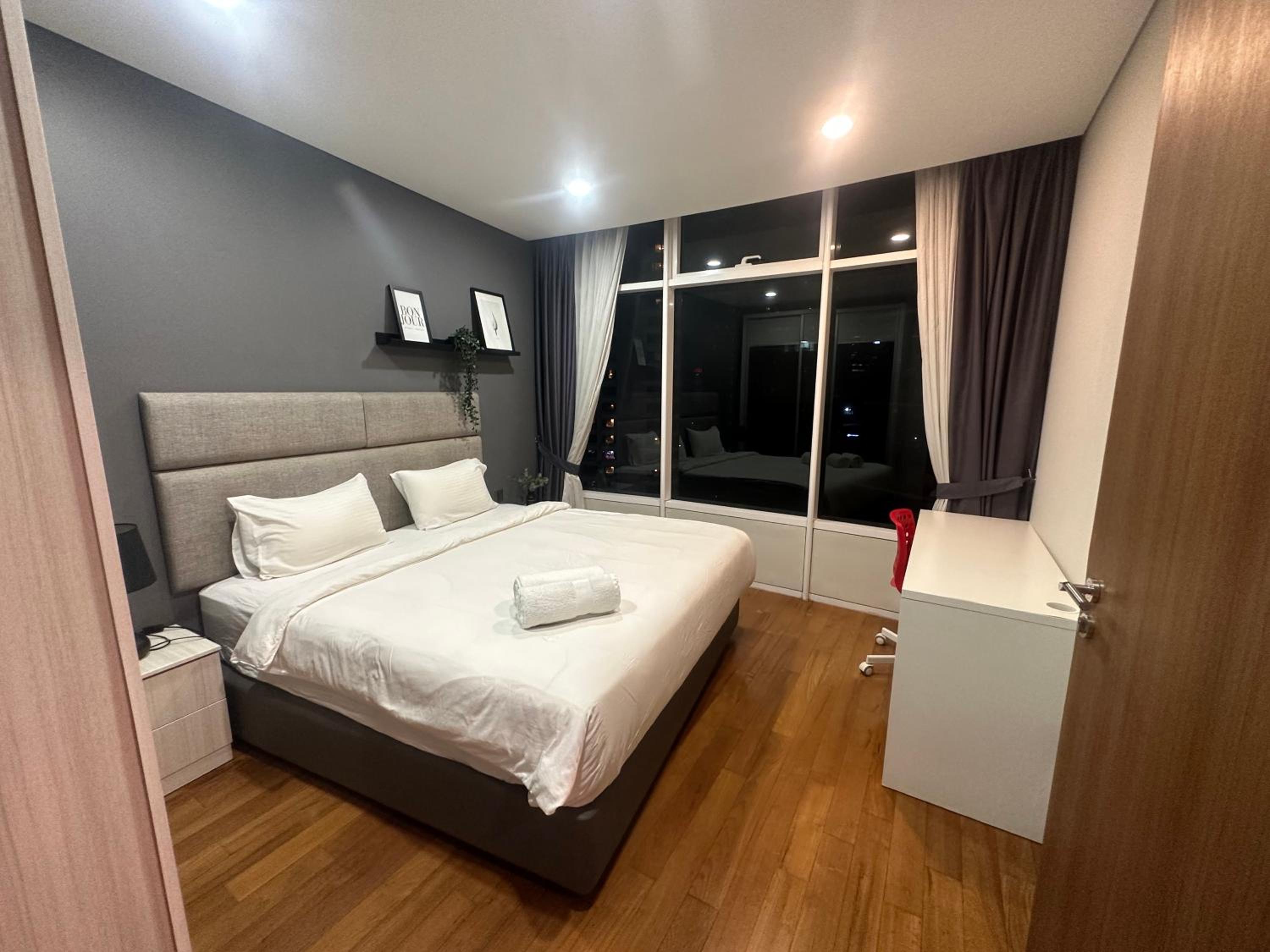 Lovely 2&3 Bedrooms condo KLCC and KL tower views
