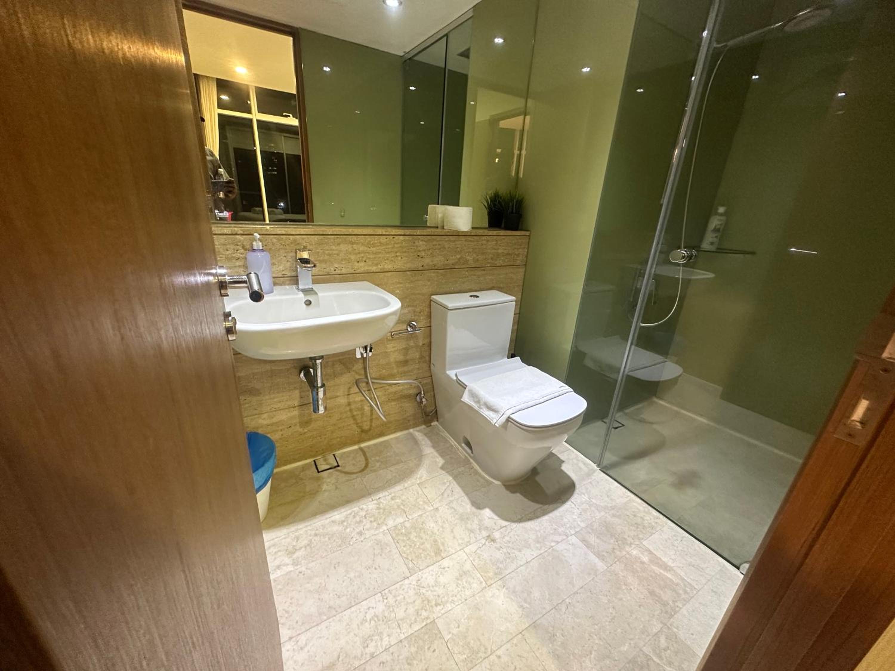 Lovely 2&3 Bedrooms condo KLCC and KL tower views