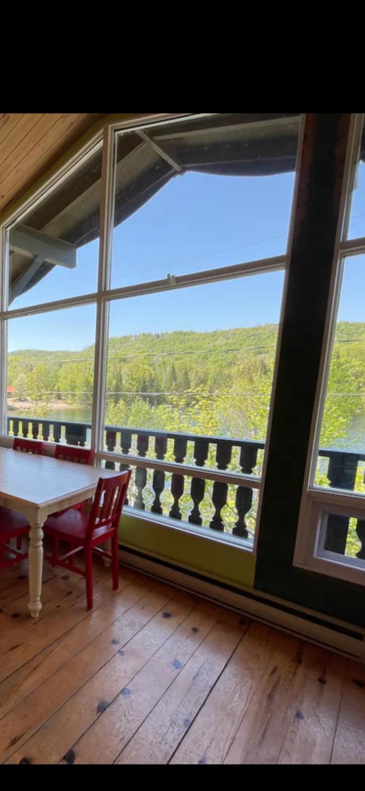 Chalet Alpin Suisse Au Bord Du Lac