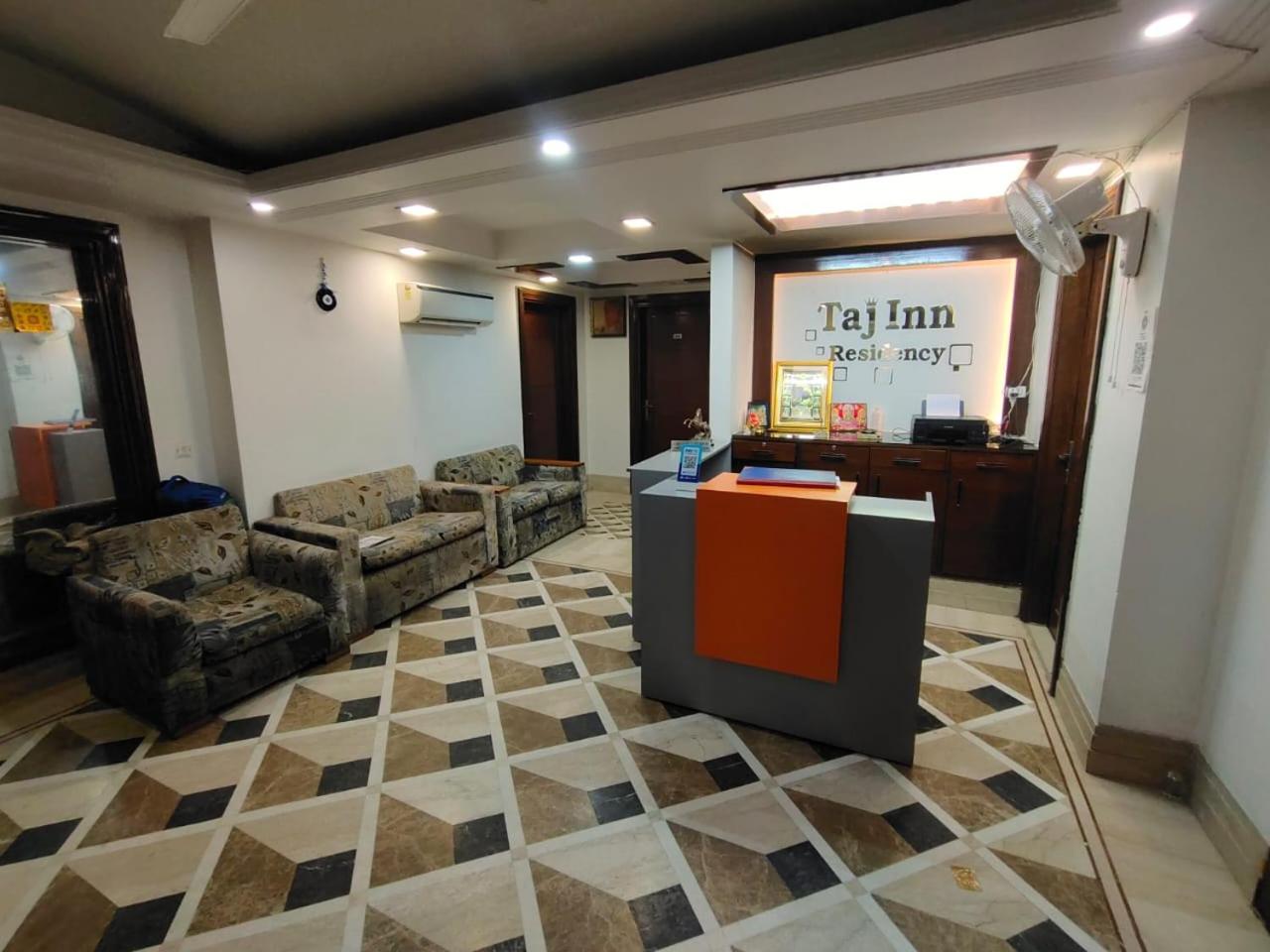 Lobby & Reception