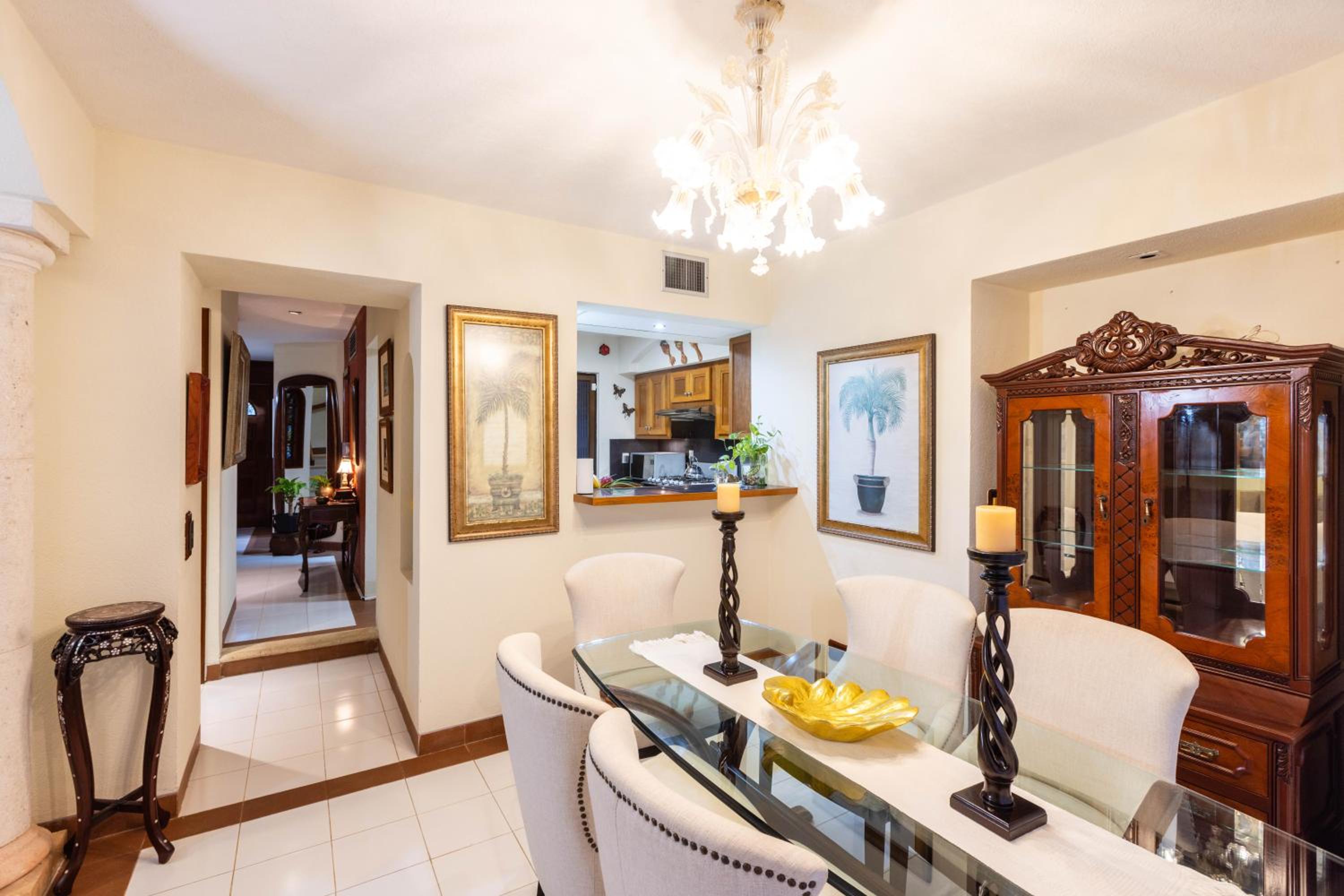 Magnifica Villa Palmeras luxurious 4 Br 6 Bds 4 Ba private pool lagoon front super fast Wifi