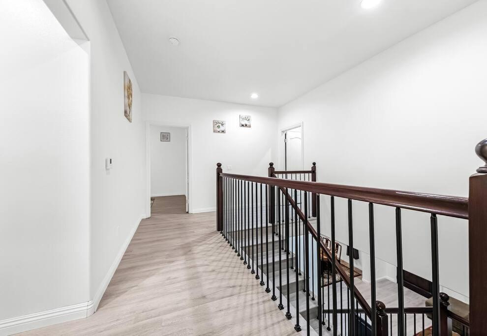 Spacious 5 BD Retreat between Disneyland and Universal view 2