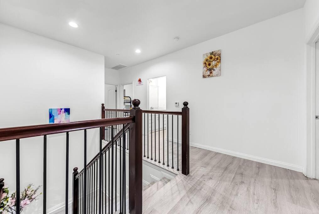 Spacious 5 BD Retreat between Disneyland and Universal view 4