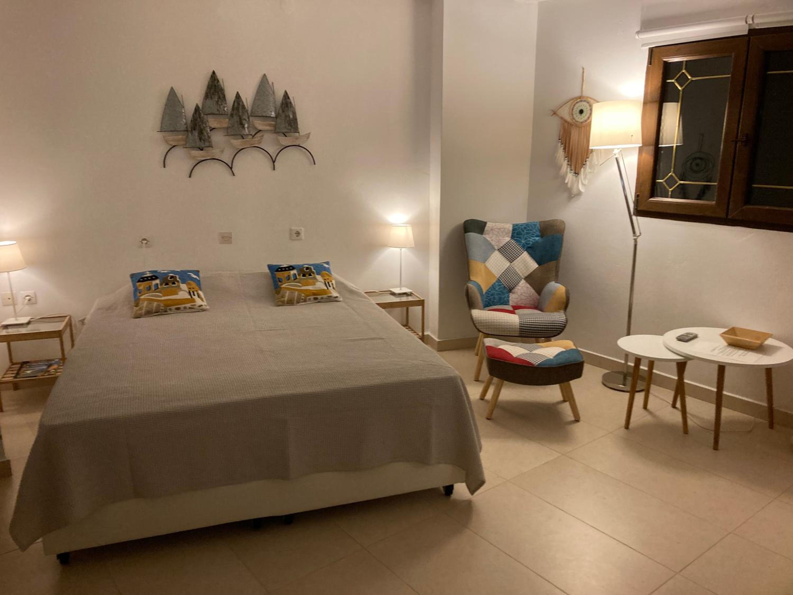 Mimis & Connie 2 photo 4