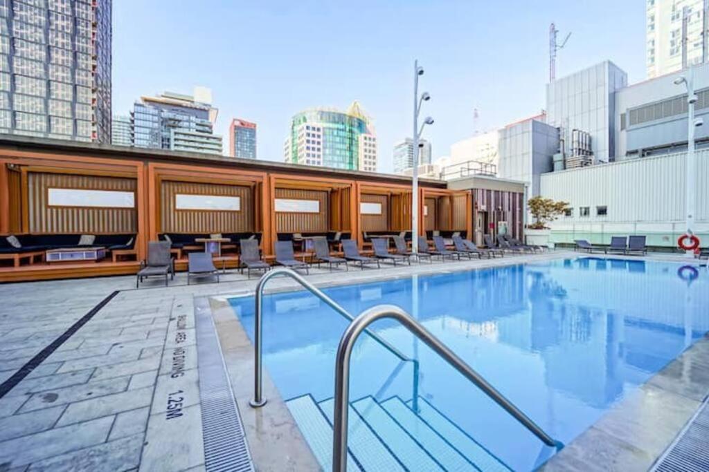 3 Bedroom beside CN Tower with parking Downtown Toronto