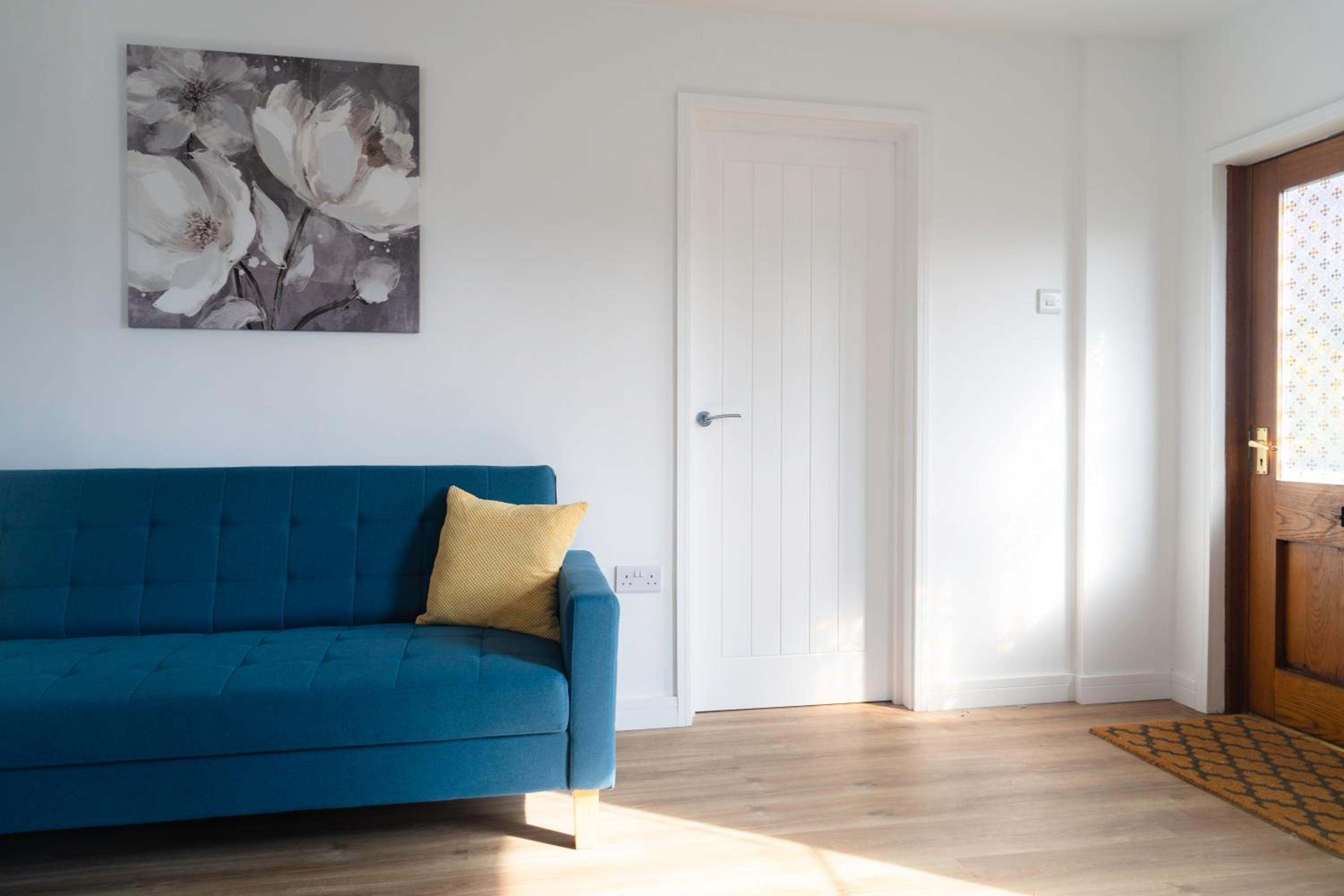 Crossways - a modern two bedroom village apartment close to cheltenham view 3