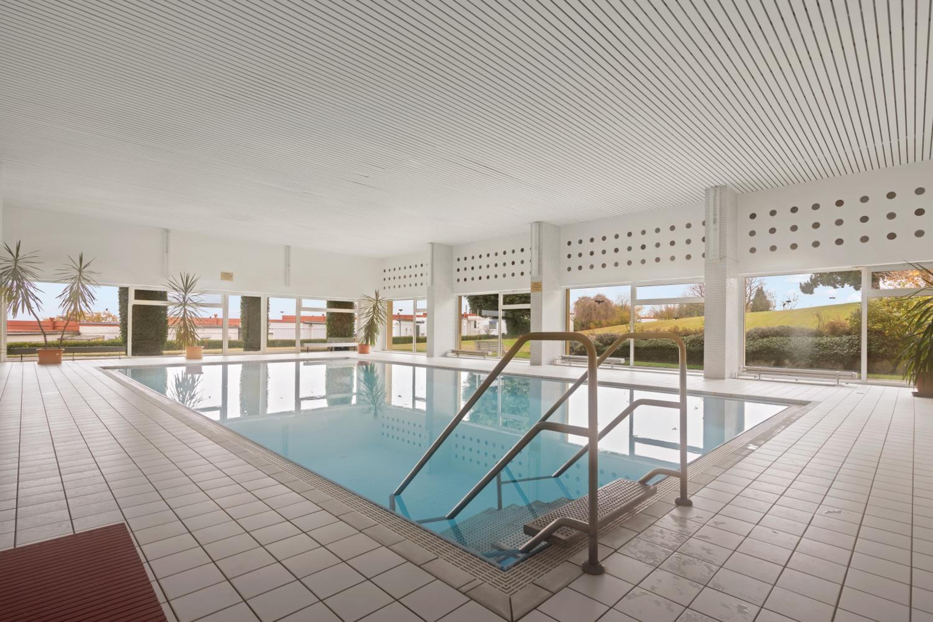 Panoramasuite 81 - See- und Bergblick sowie beheizter Indoor-Pool