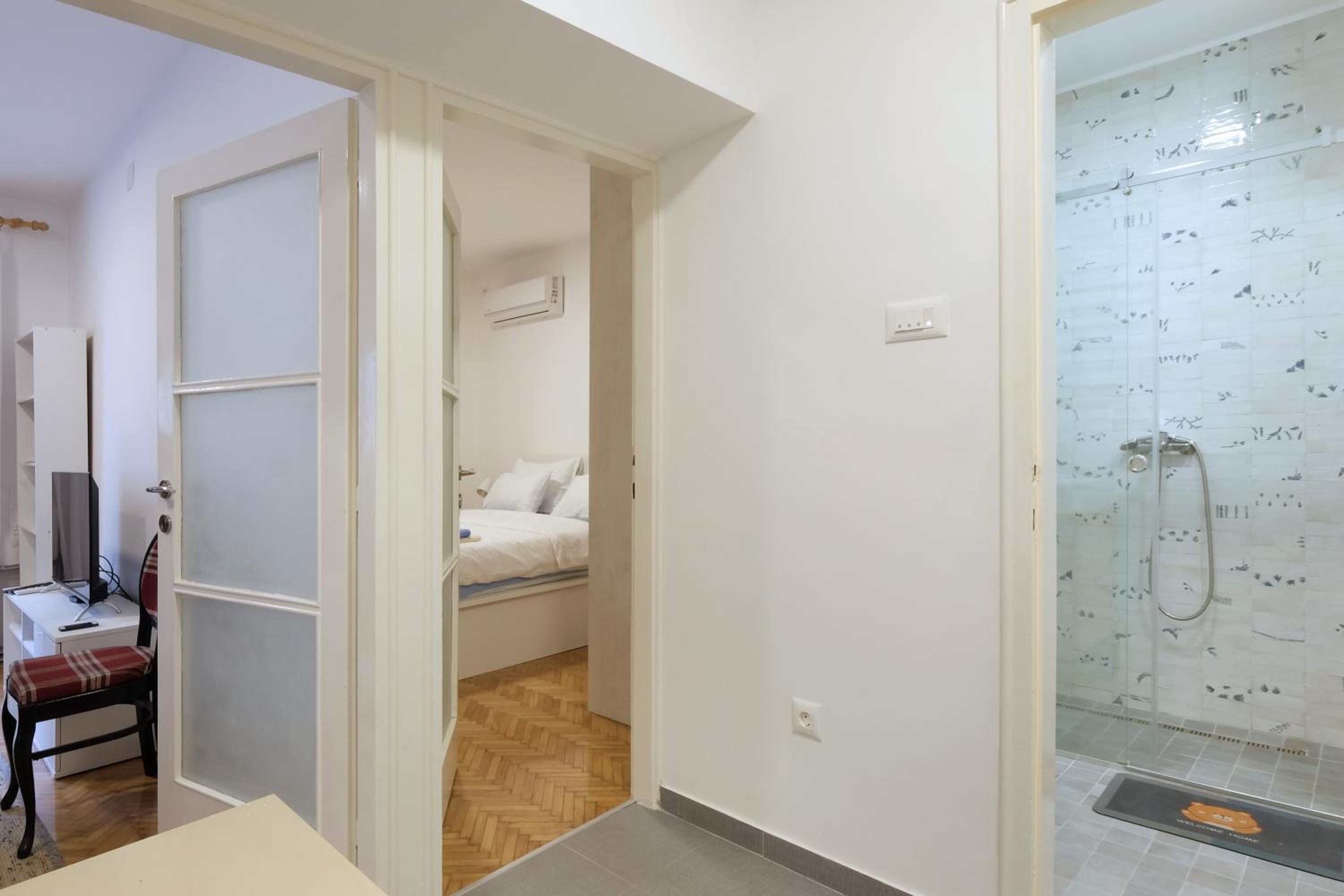 The 7 Apartment - Modern Flat with Terrace near Parliament, Belgrade Center view 5