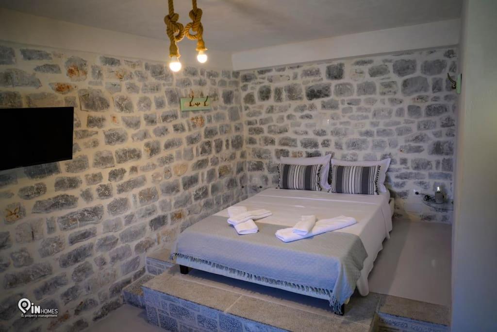 Sikies - Unique Beachfront Stone House in Alipa-Mani view 2