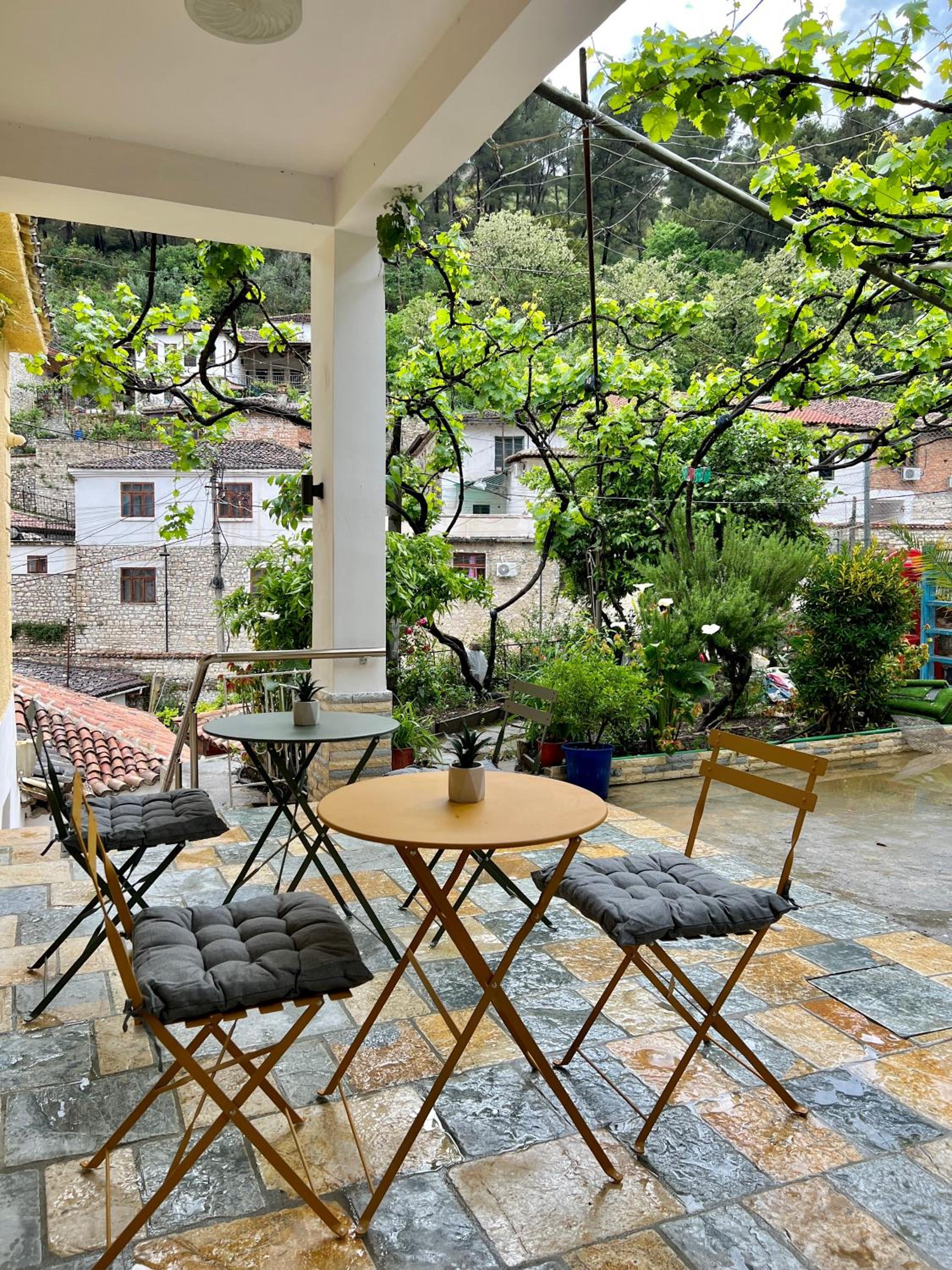 Nika's Guest House
