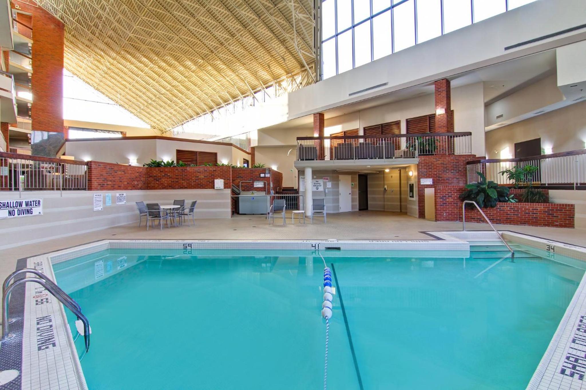 Holiday Inn Oakville Centre, an IHG Hotel - Property Image 17