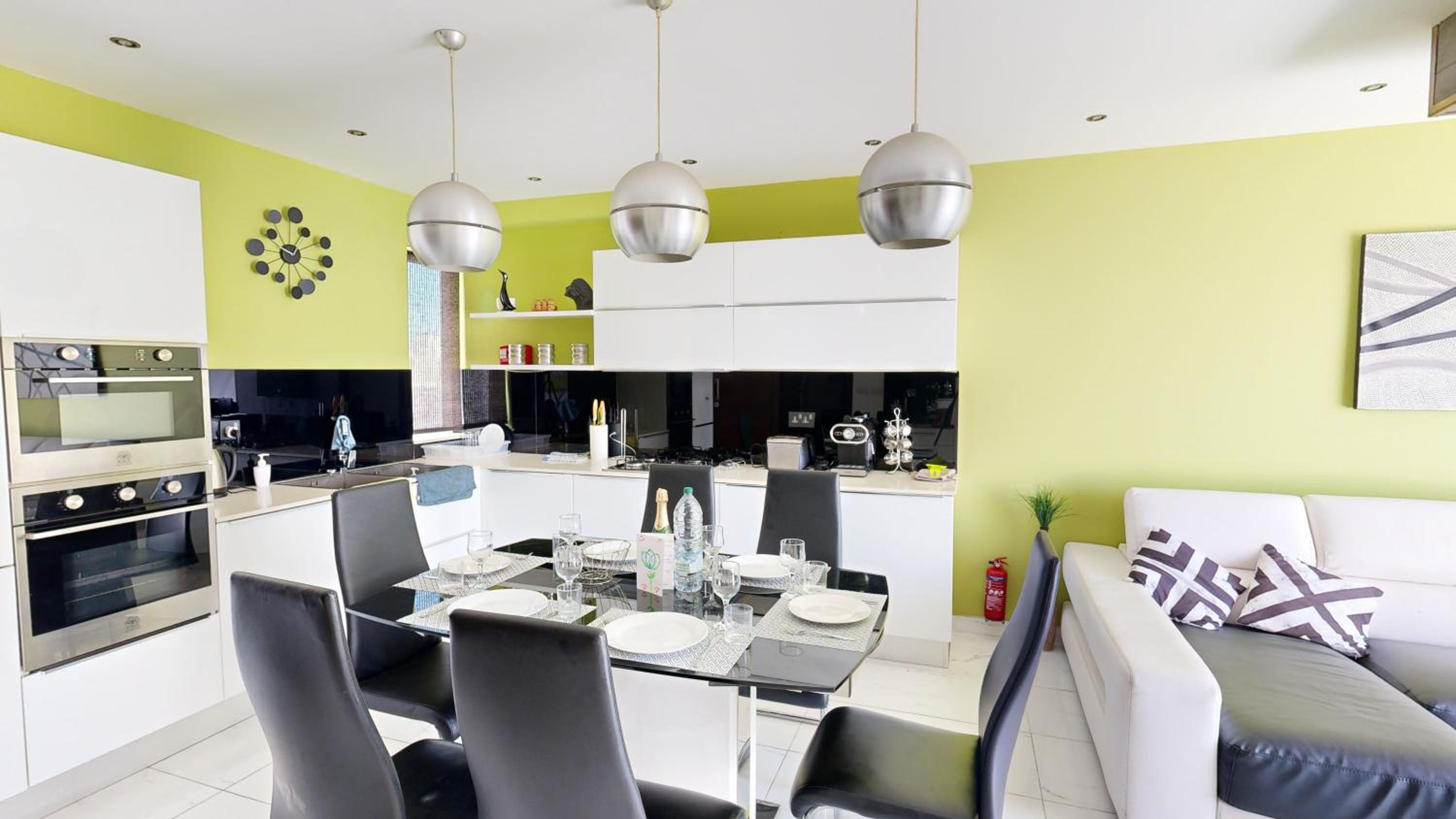 Amazing Spacious Apartment with BBQ & Jacuzzi photo 2