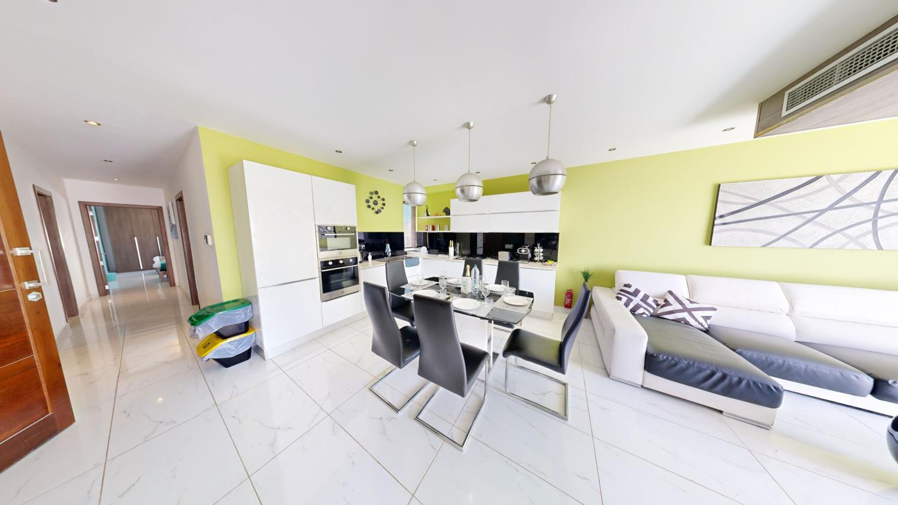 Amazing Spacious Apartment with BBQ & Jacuzzi photo 5
