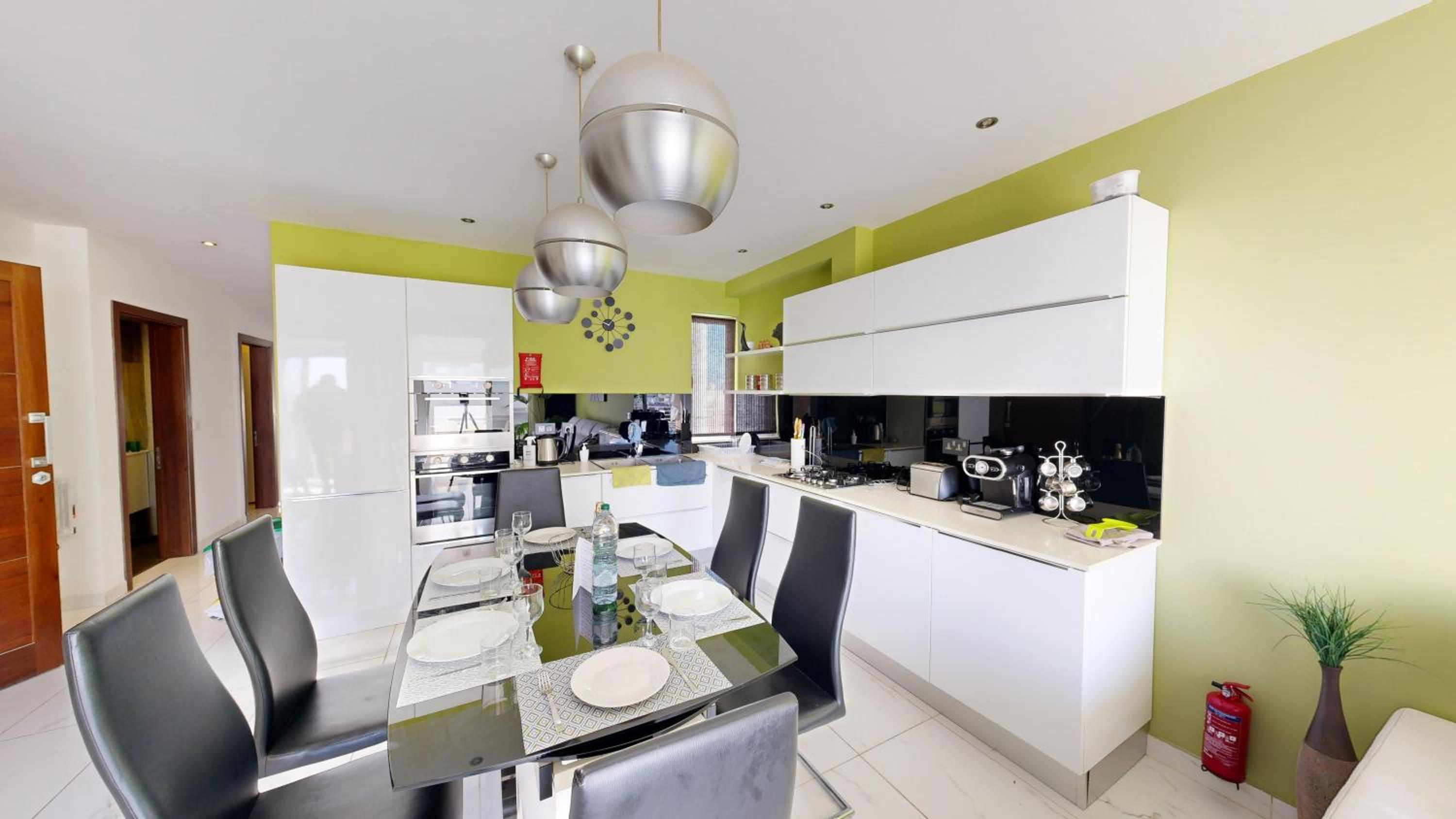 Amazing Spacious Apartment with BBQ & Jacuzzi photo 4