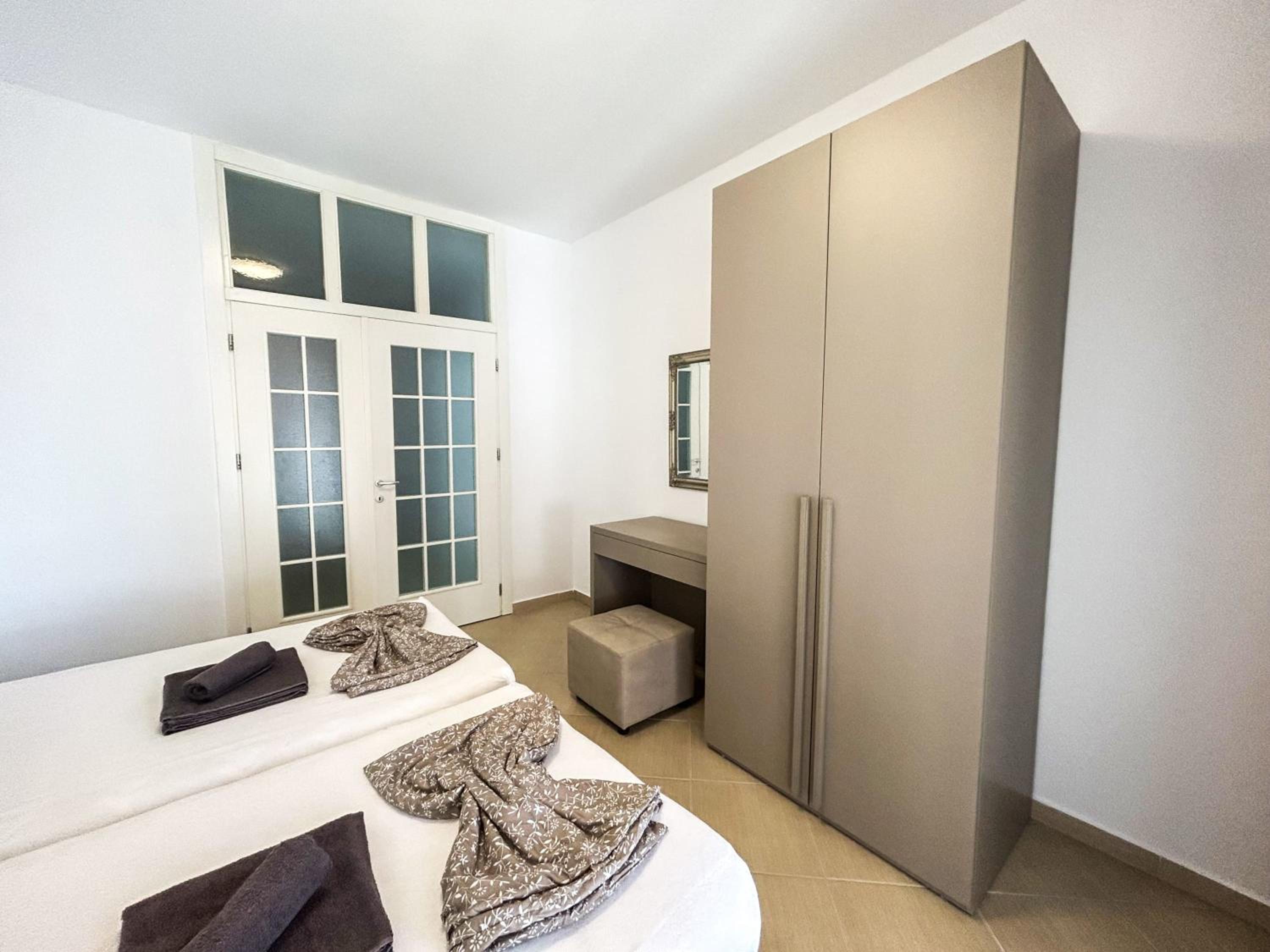 Top Location, Two bedrooms 973
