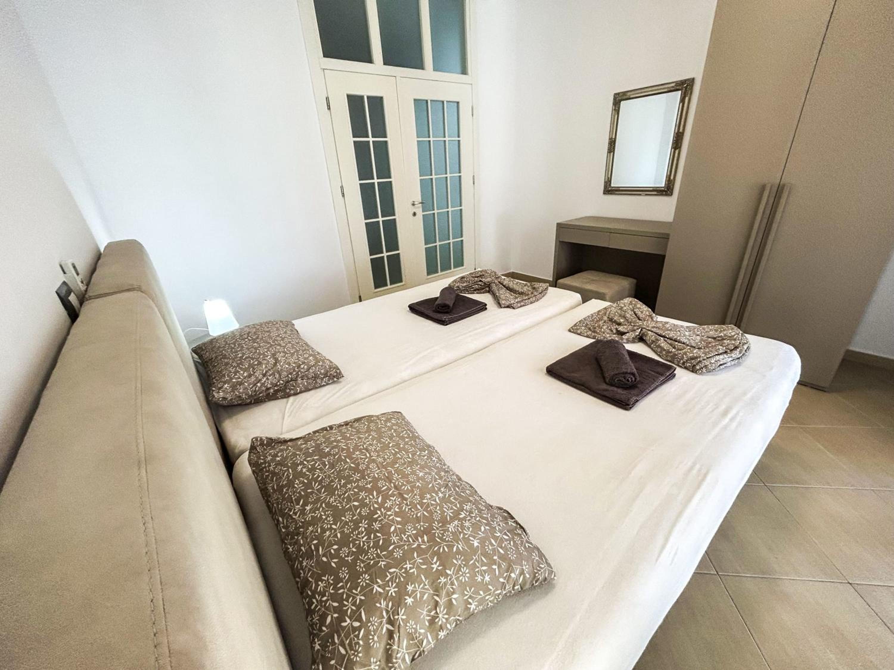 Top Location, Two bedrooms 973