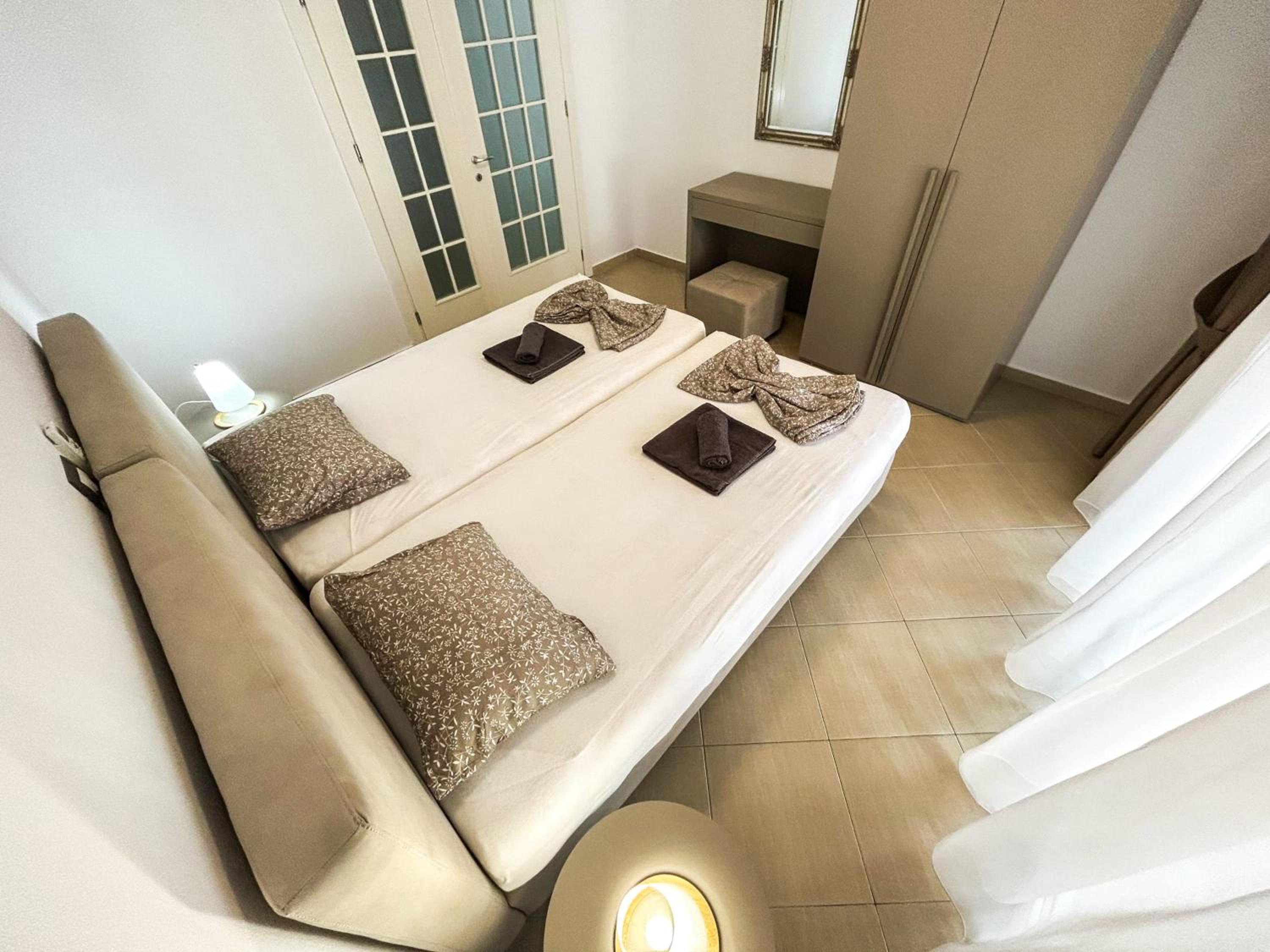 Top Location, Two bedrooms 973