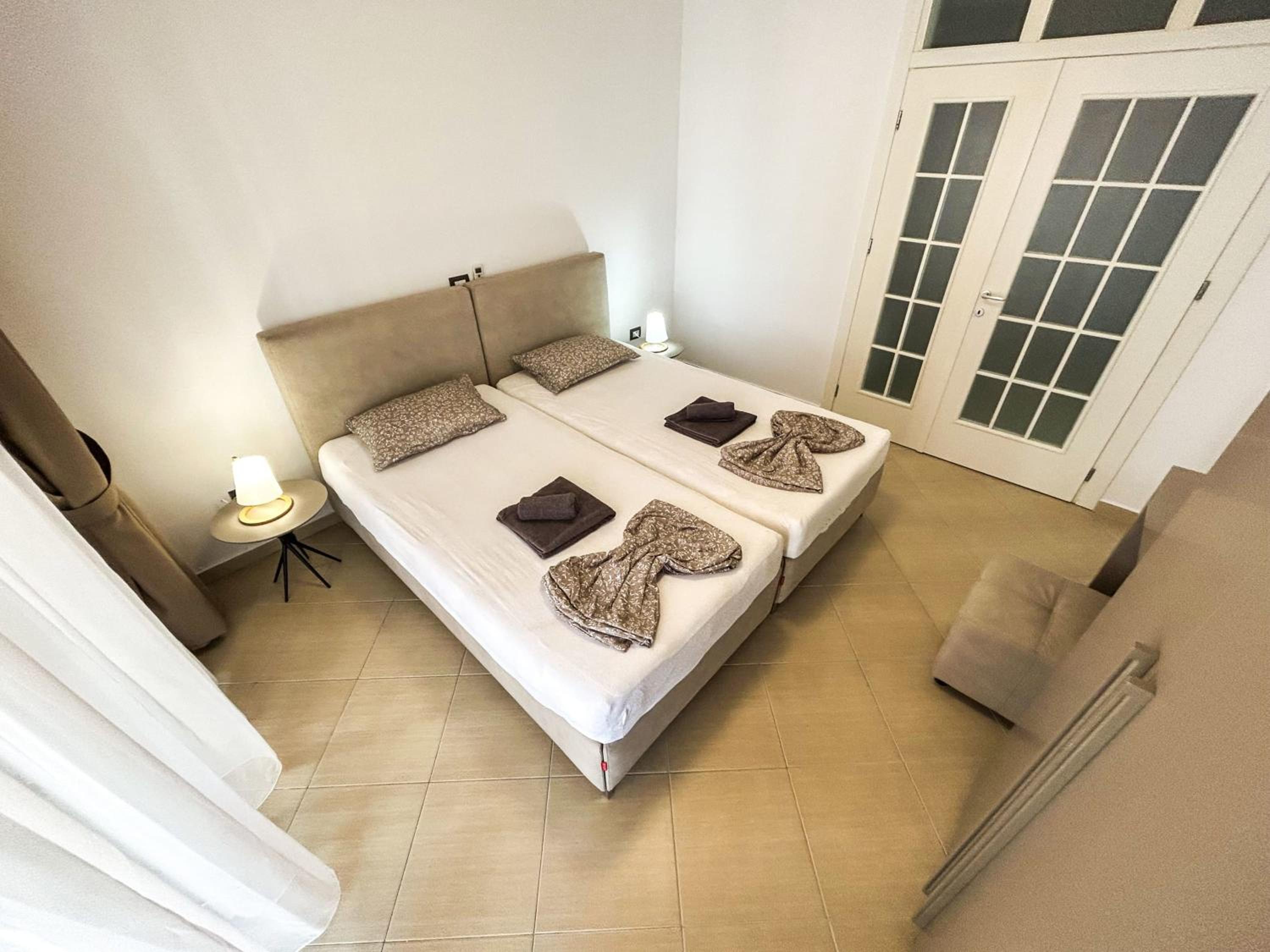 Top Location, Two bedrooms 973