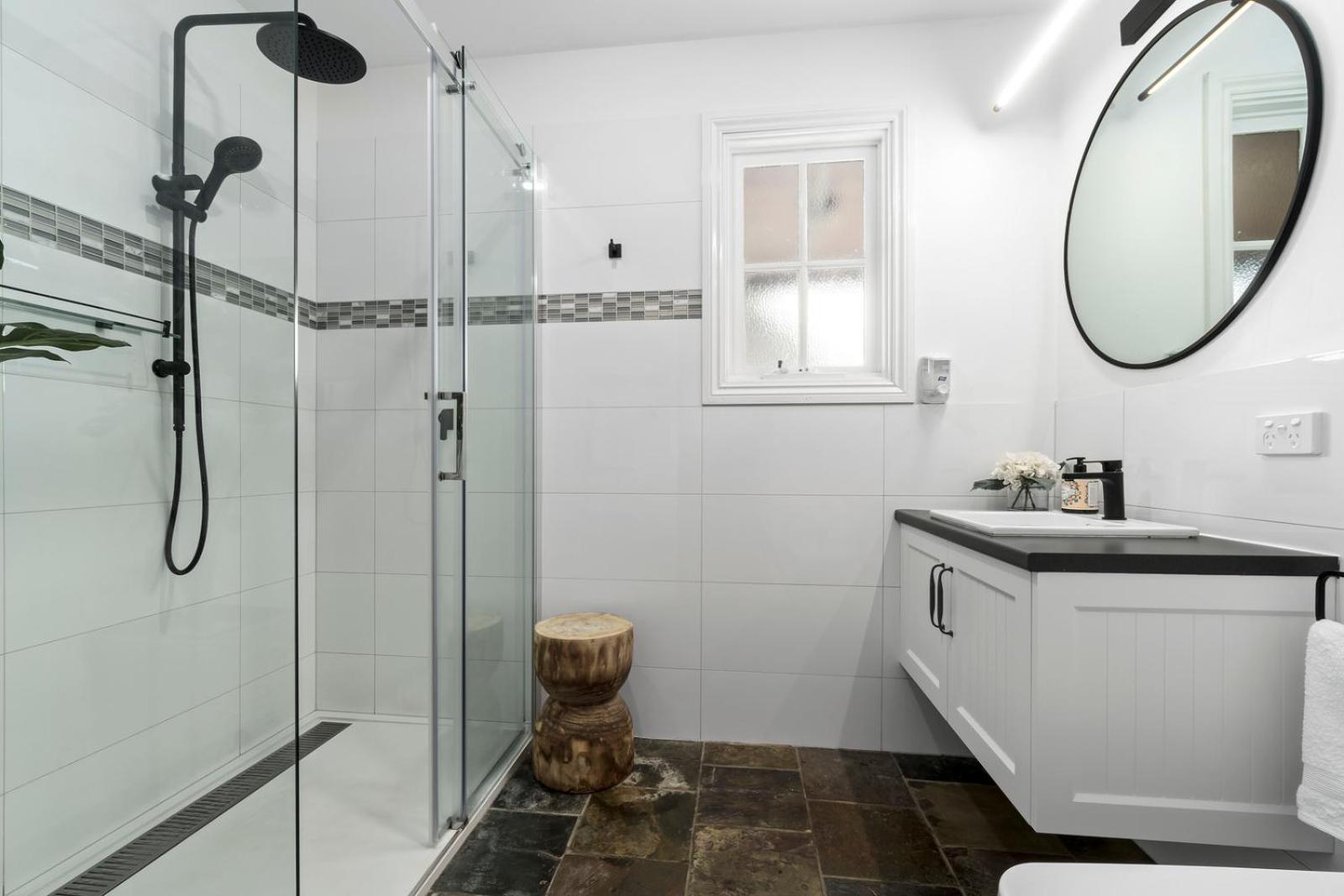 Apollo Bay Cottages- Wild Dog