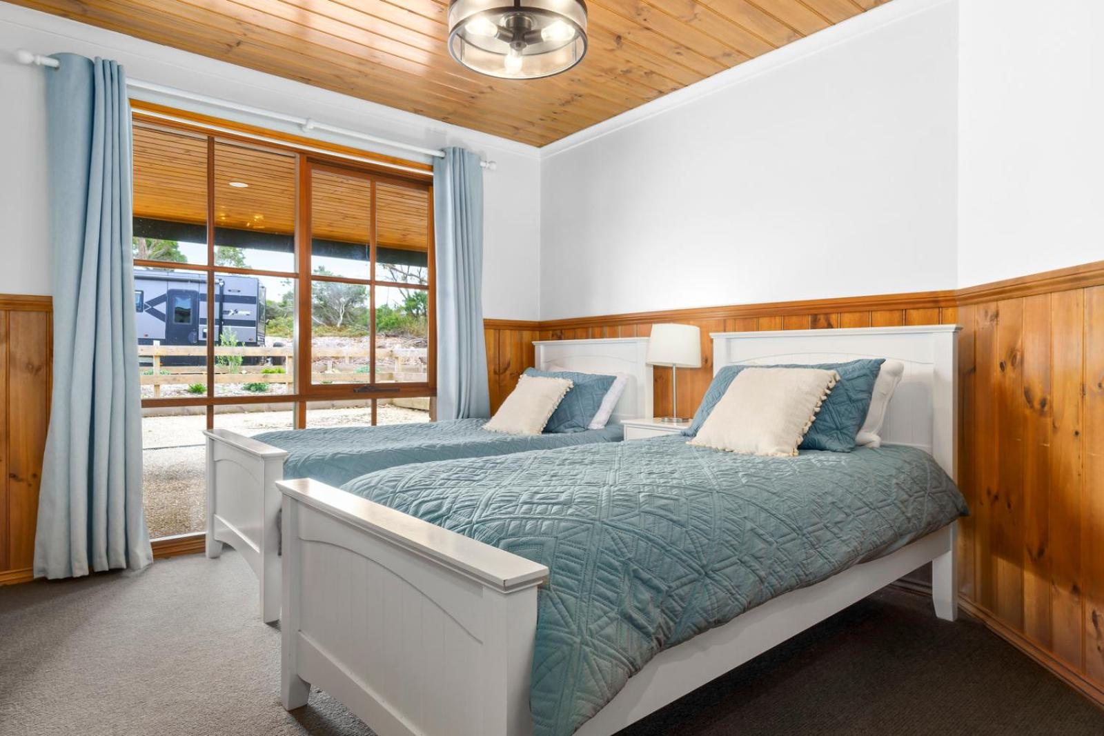 Apollo Bay Cottages- Wild Dog