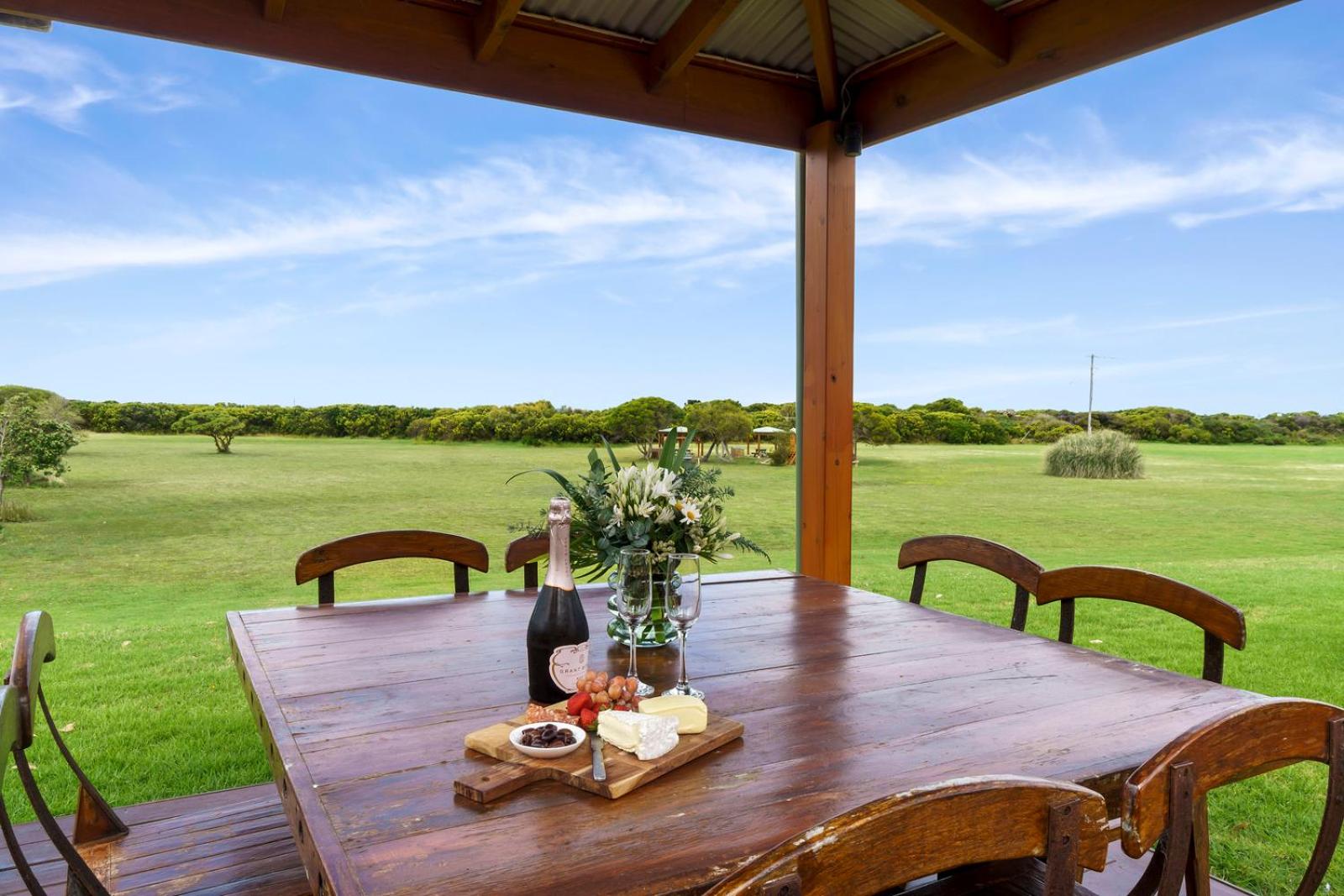 Apollo Bay Cottages- Wild Dog