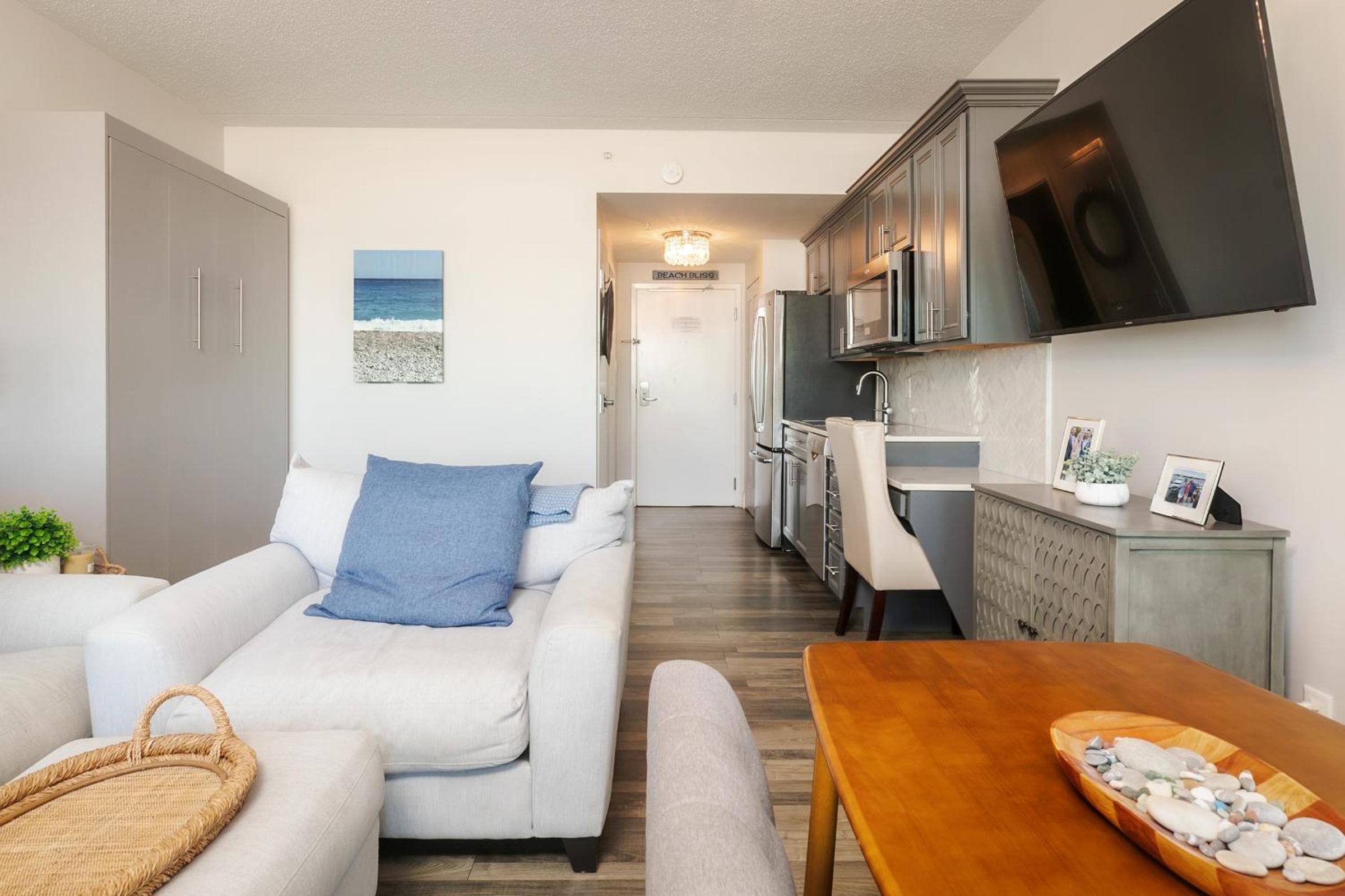 Direct Oceanfront Studio Suite! view 4