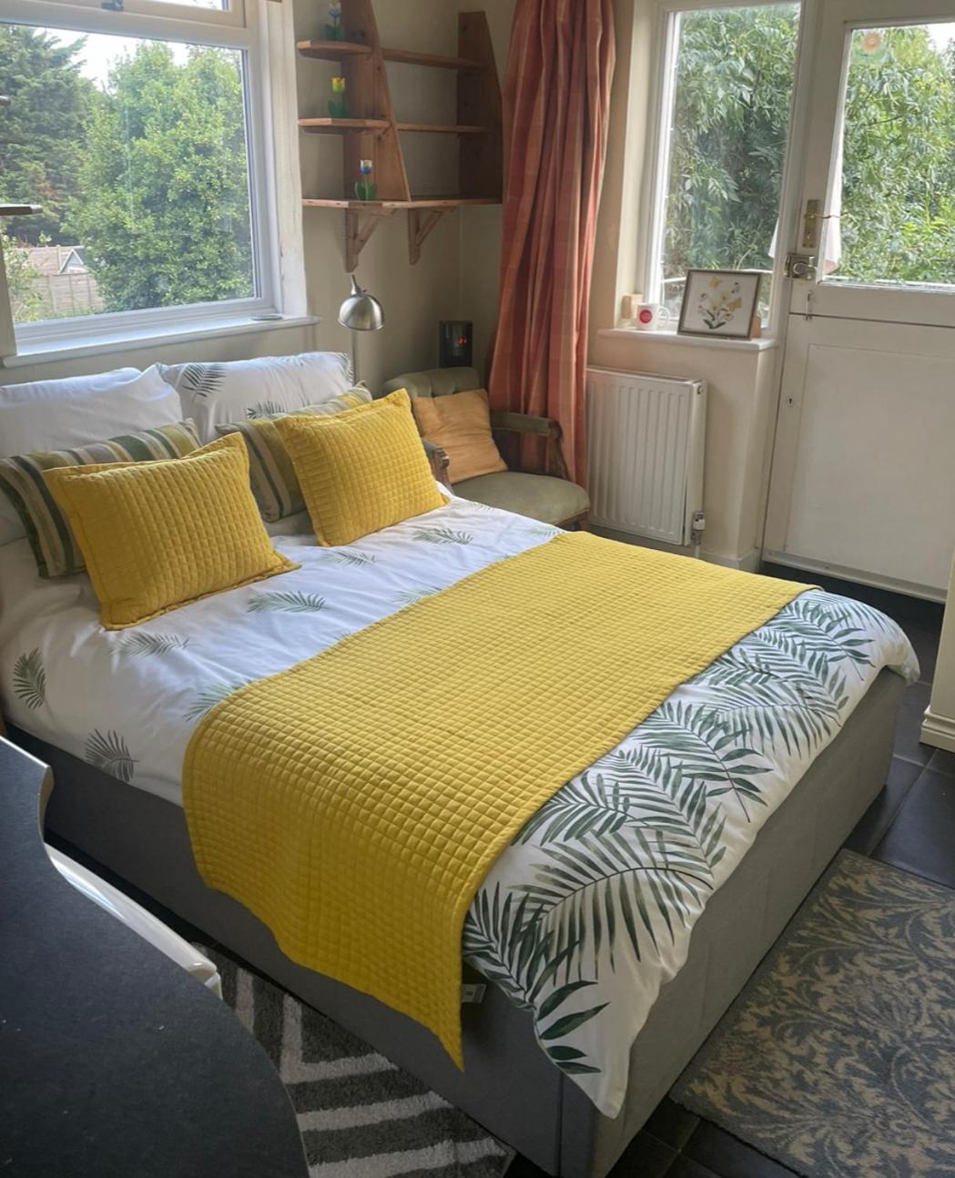 Entire studio with private parking and balcony view 4