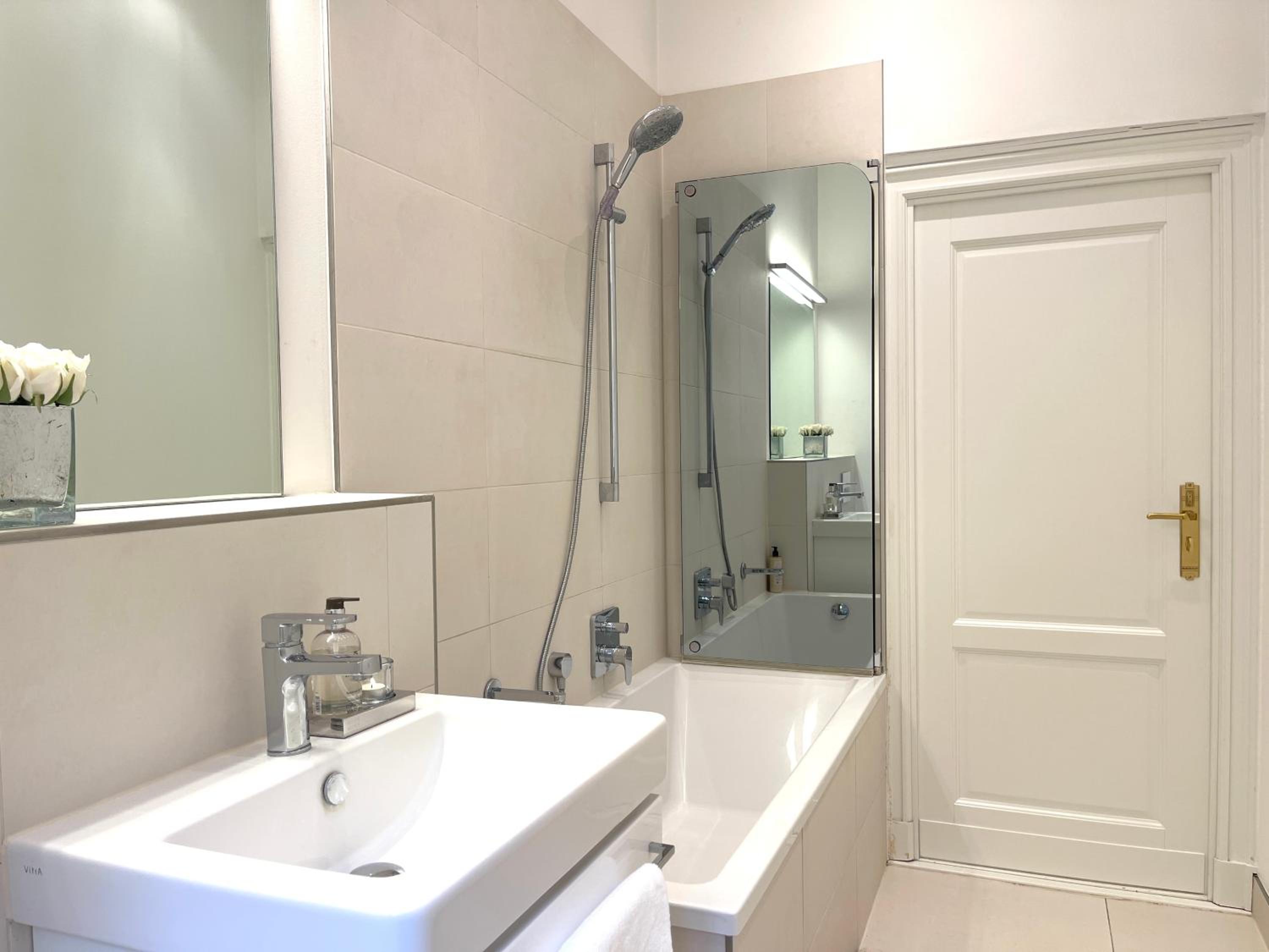 Fantastic apartment in prime location - city center west