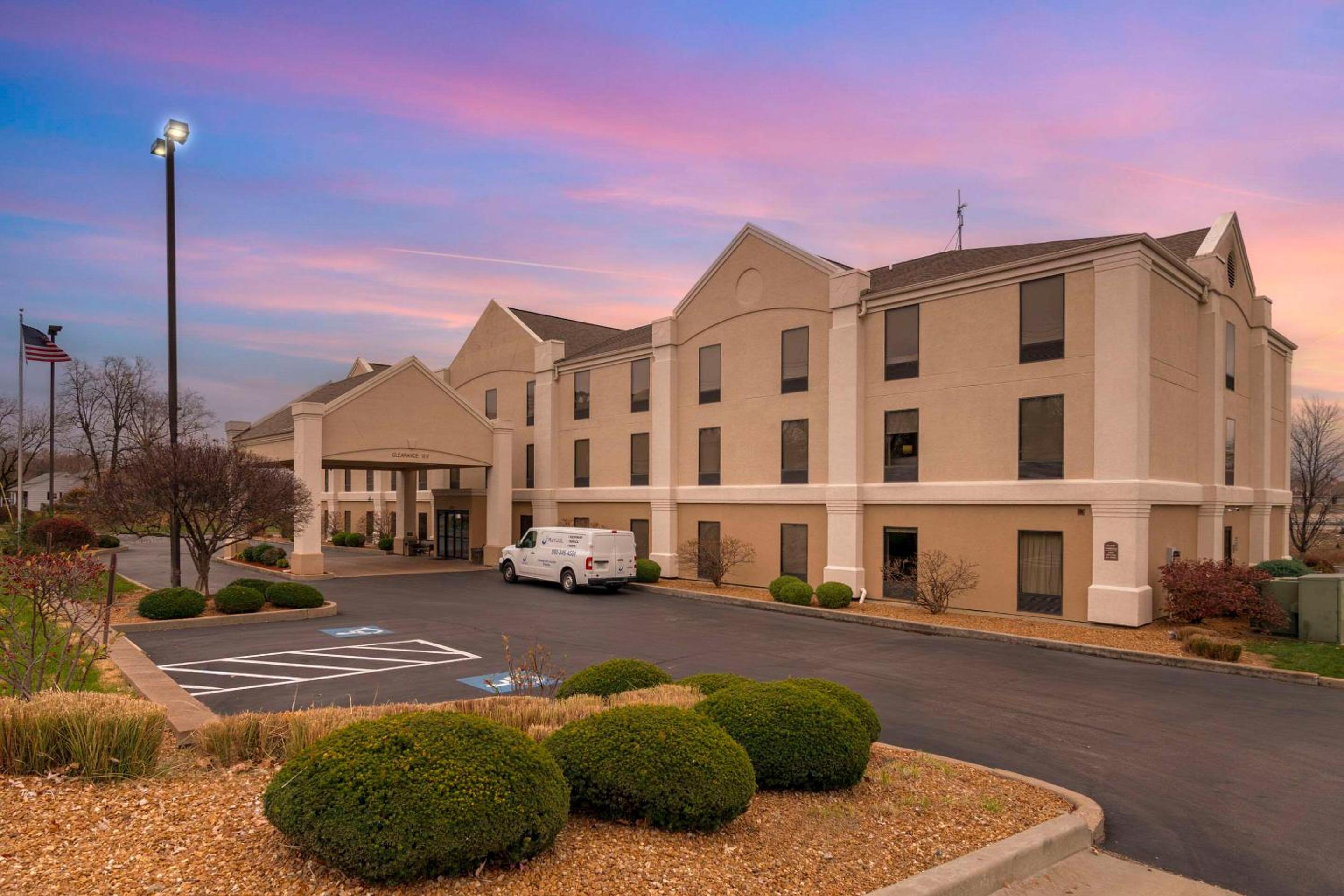 Comfort Inn Near Six Flags St Louis view 3