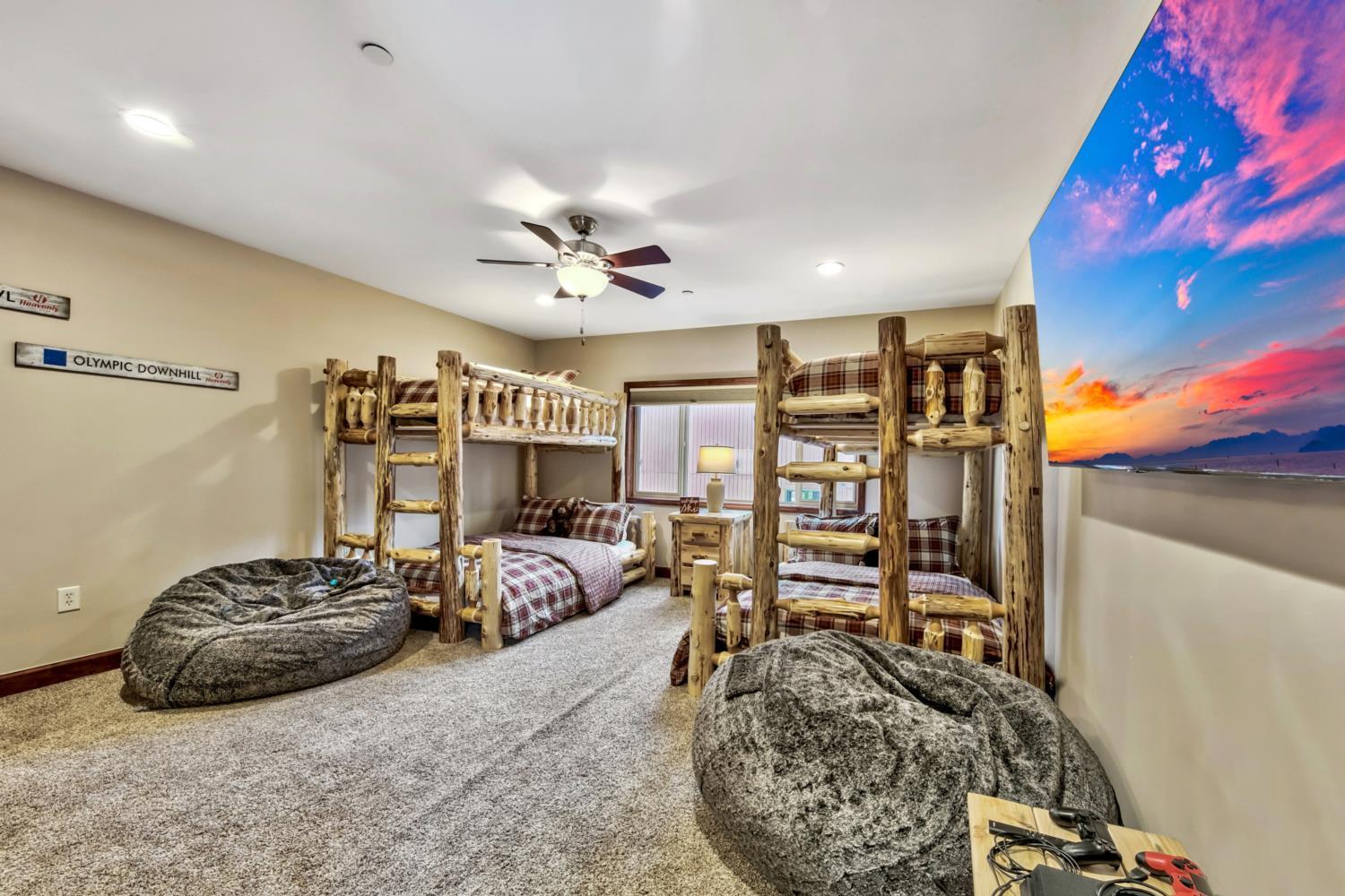 Walk to Gondola & Lake 4BD Townhome TW404 view 3