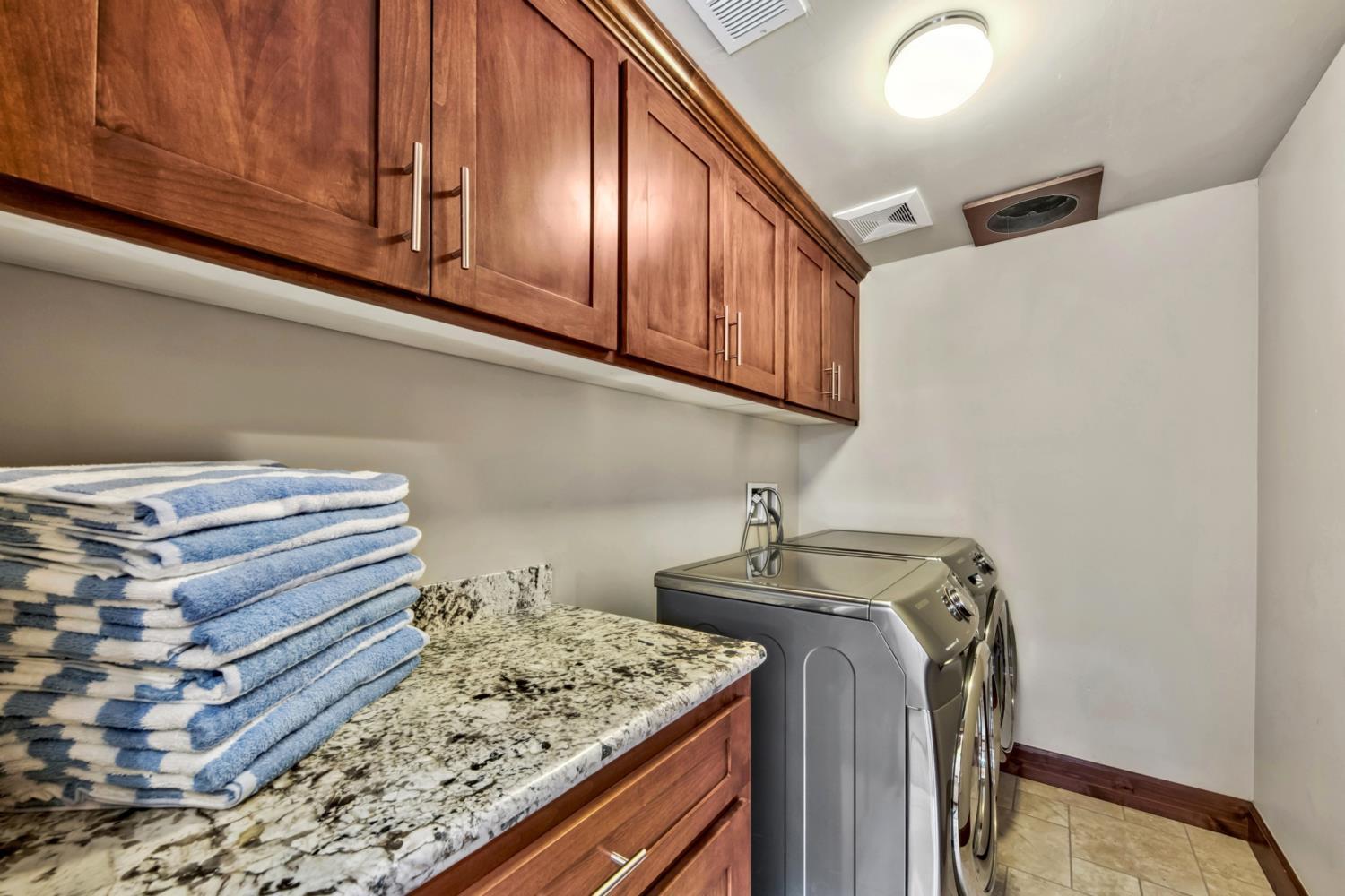 Walk to Gondola & Lake 4BD Townhome TW404 view 5